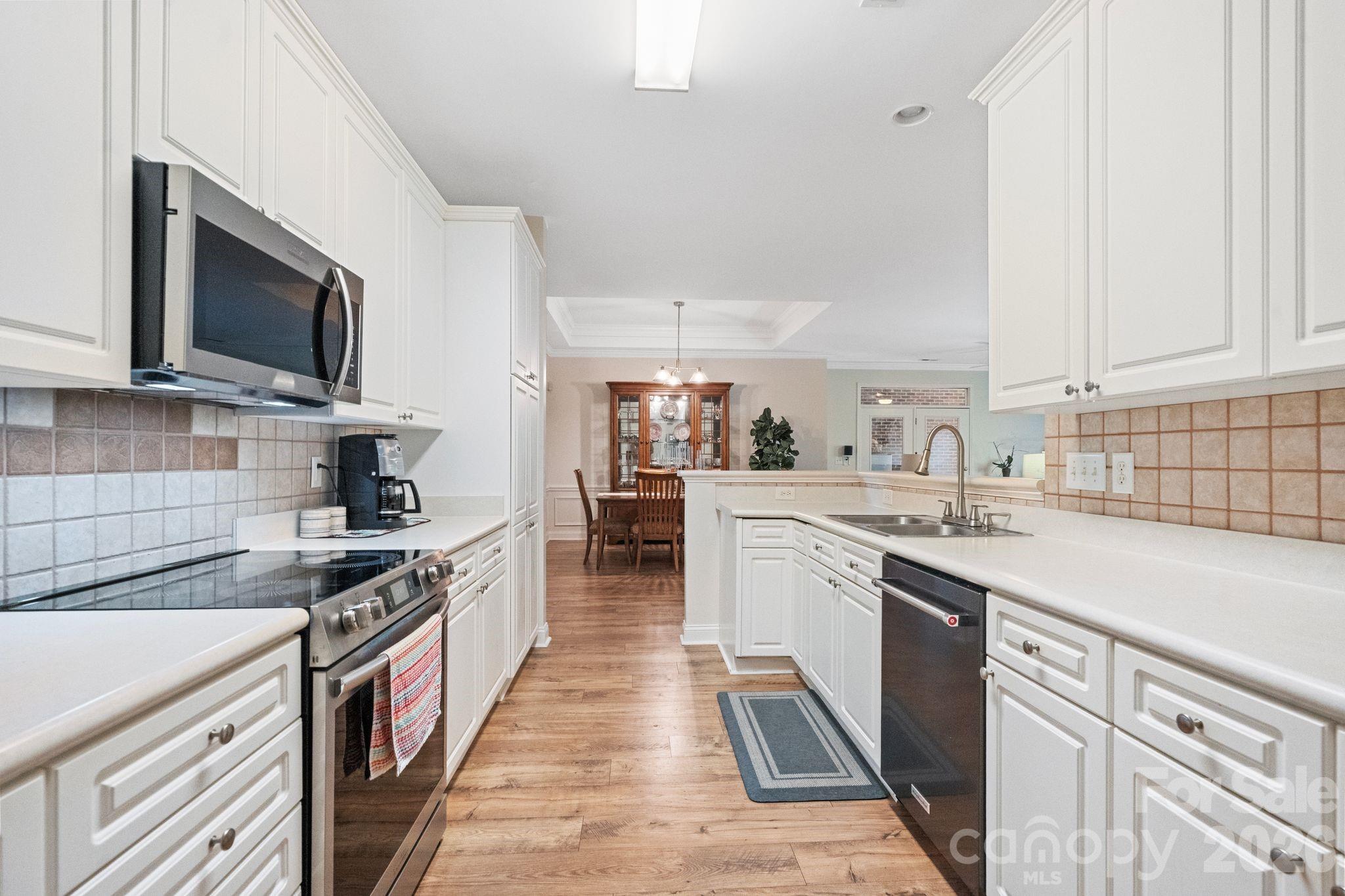 13323 Mint Lake Drive Property Photo 8