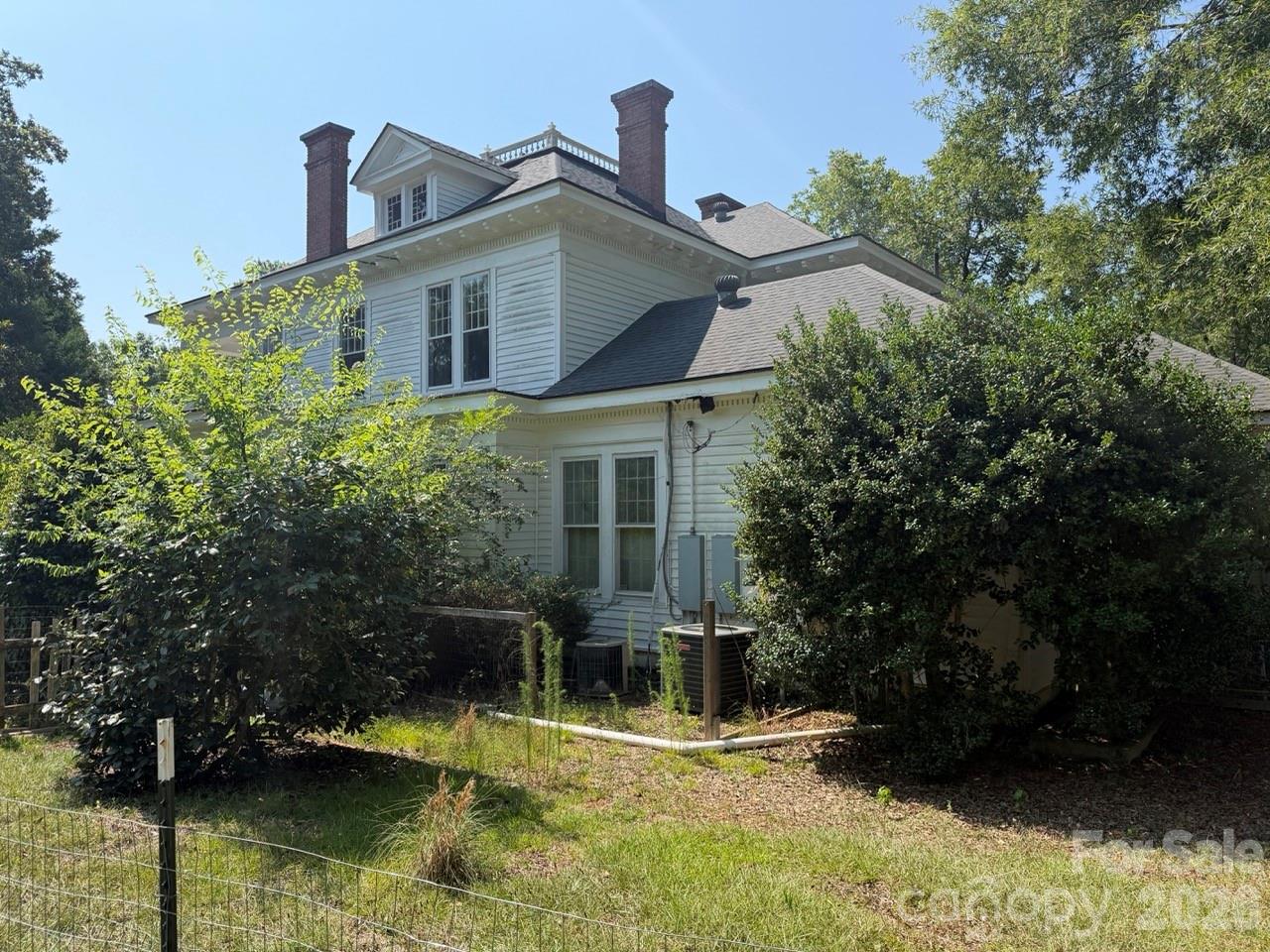 206 Rose Terrace Property Photo 3