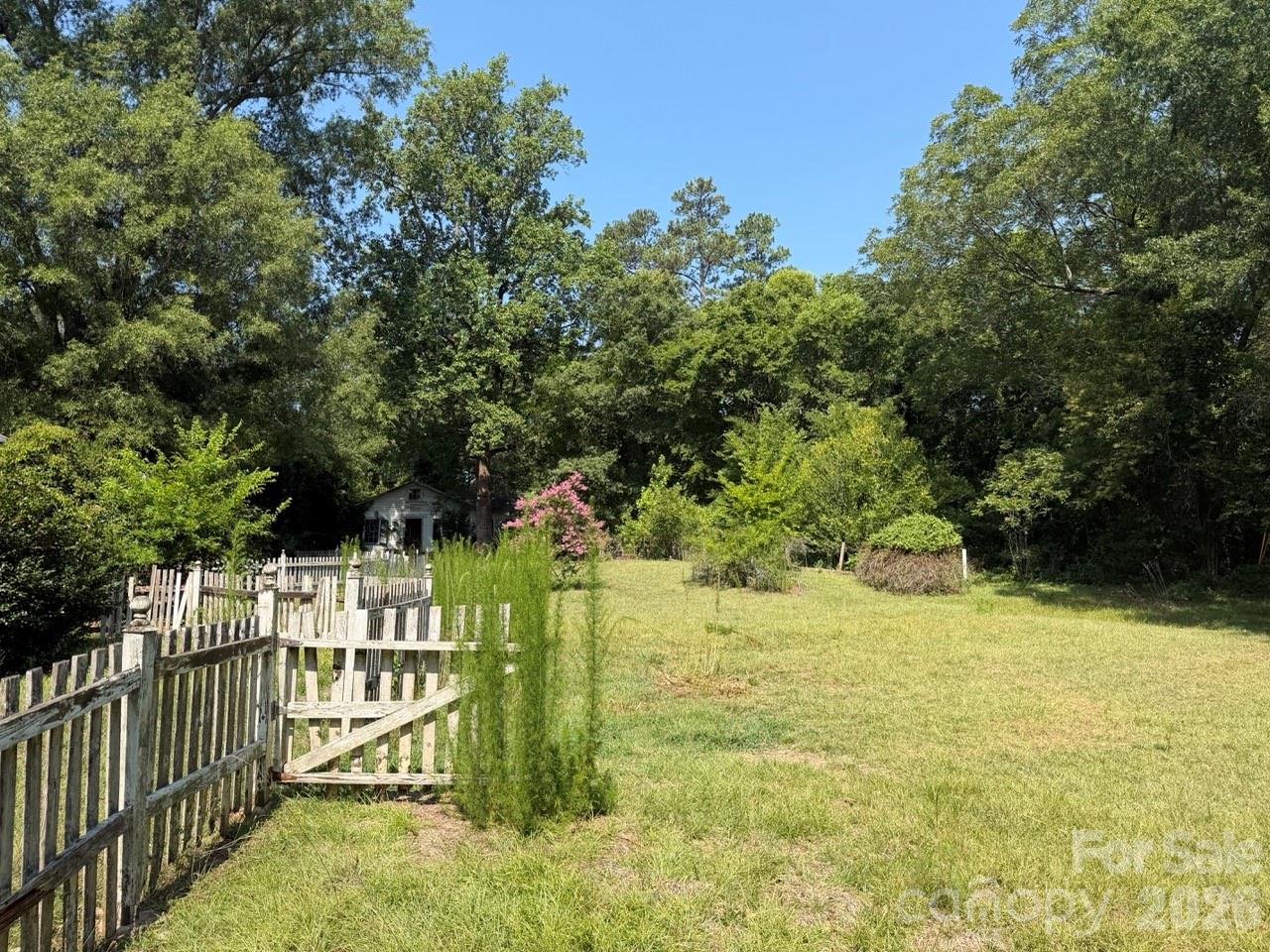 206 Rose Terrace Property Photo 6
