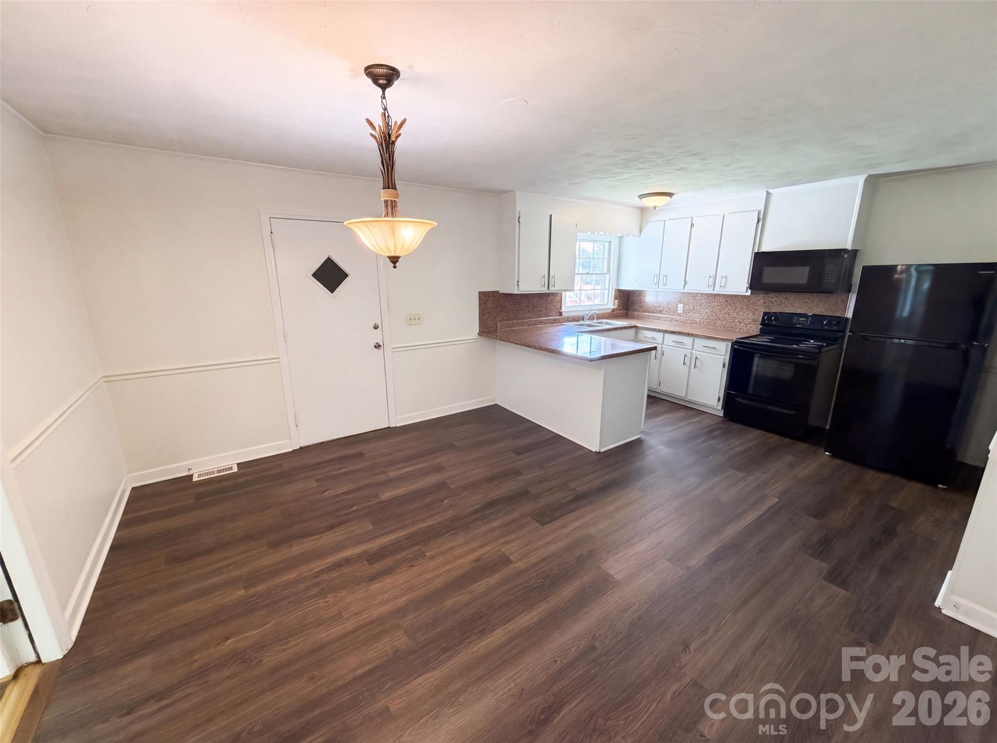 5100 Robinwood Drive Property Photo 2