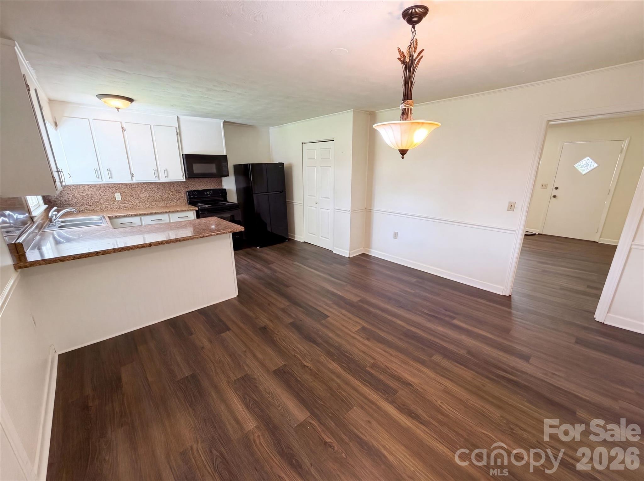 5100 Robinwood Drive Property Photo 5