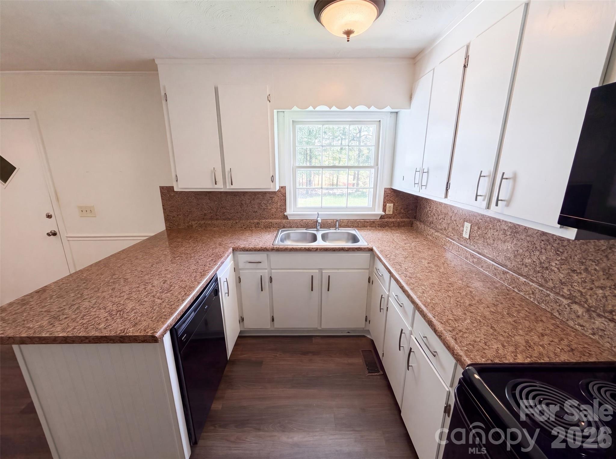 5100 Robinwood Drive Property Photo 6