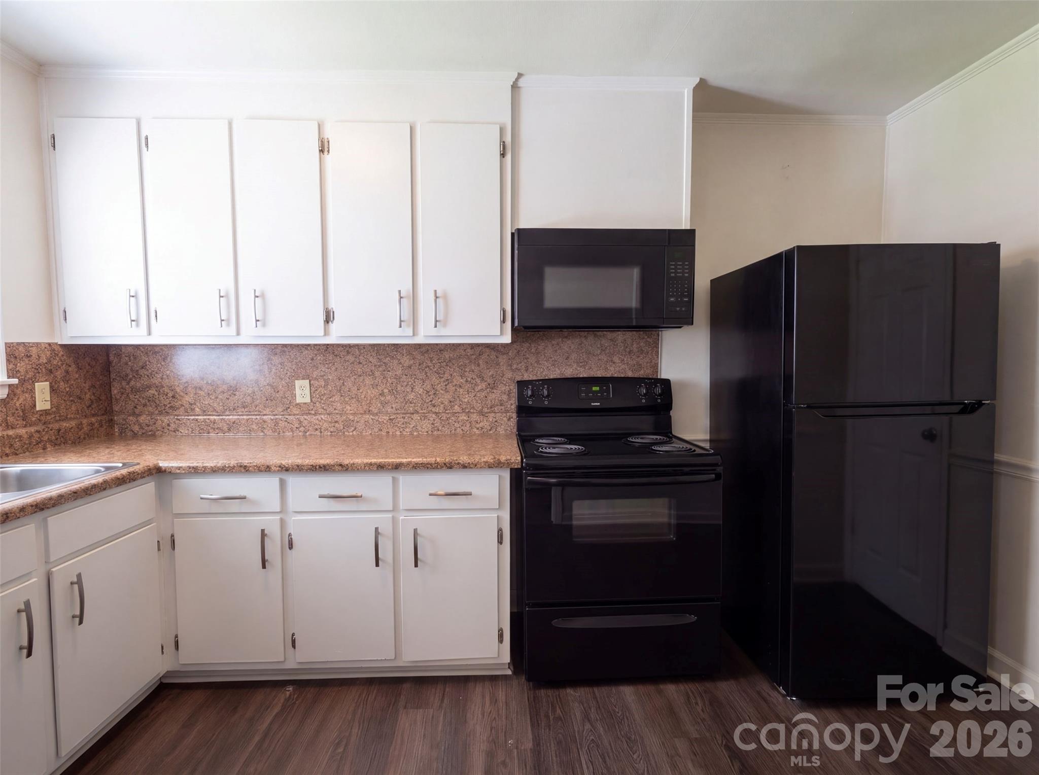 5100 Robinwood Drive Property Photo 7