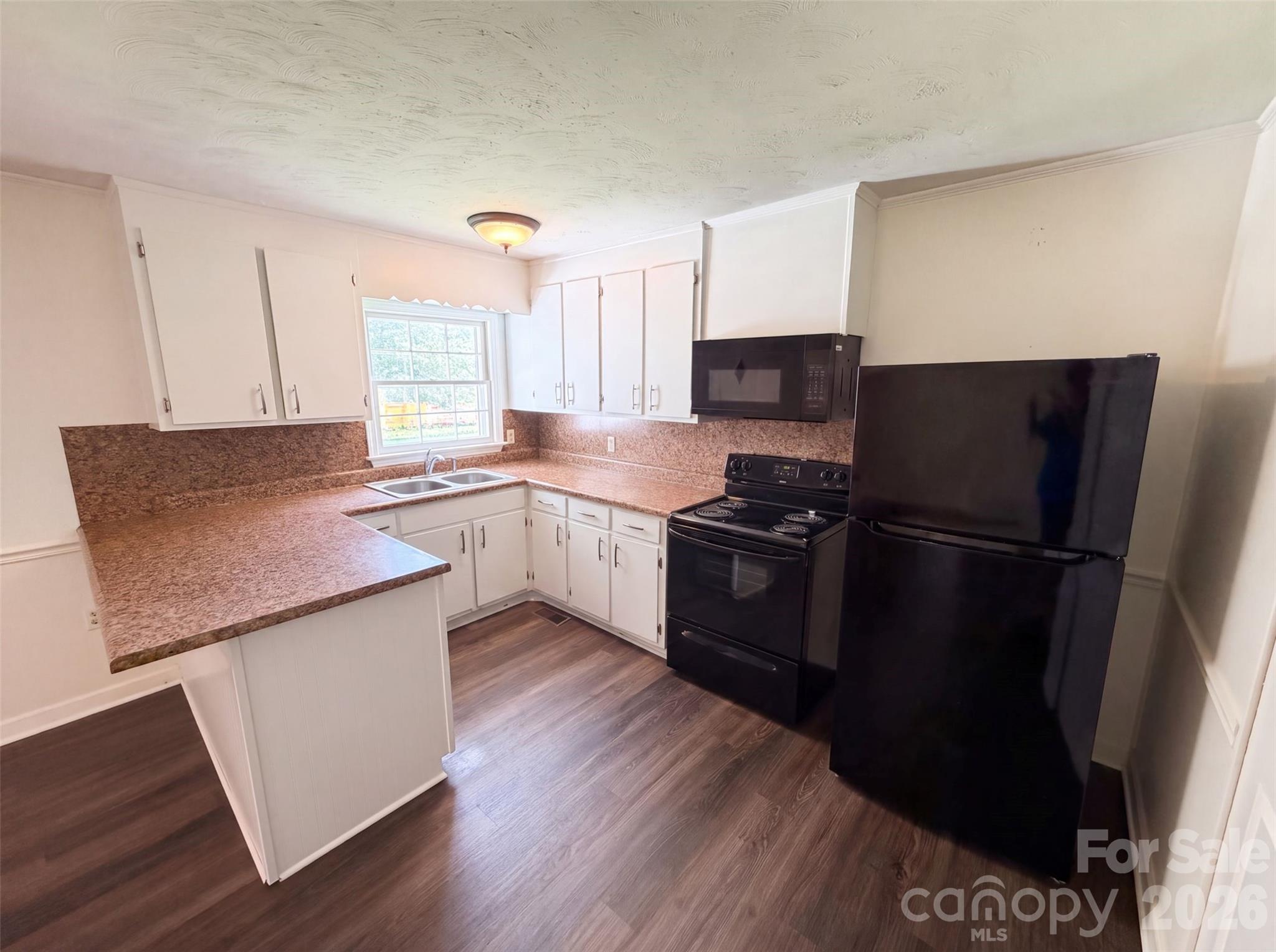 5100 Robinwood Drive Property Photo 8