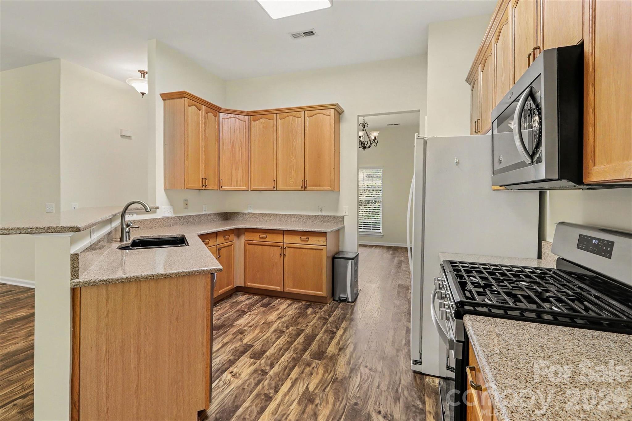 1132 Gower Street Property Photo 13