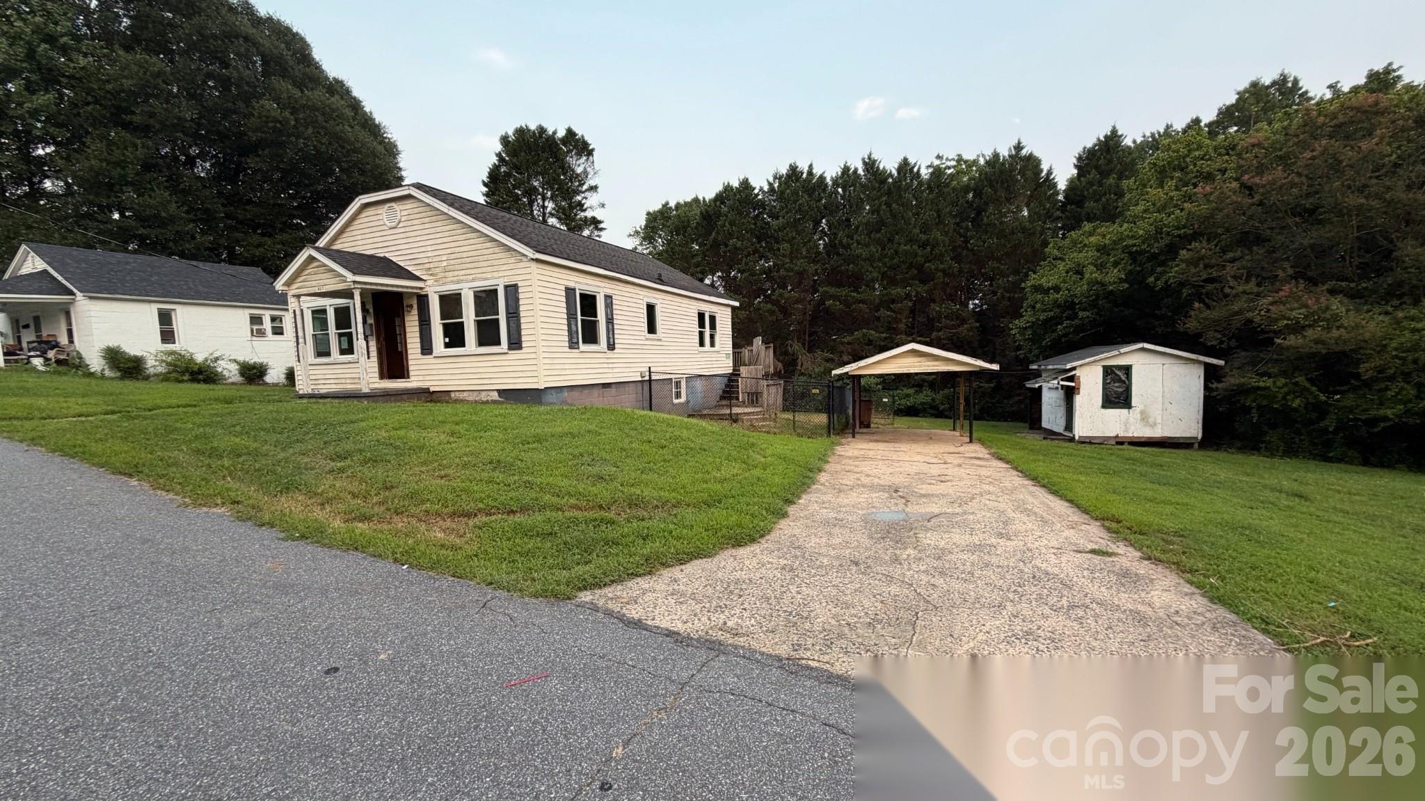 803 S Grove Street Property Photo 3
