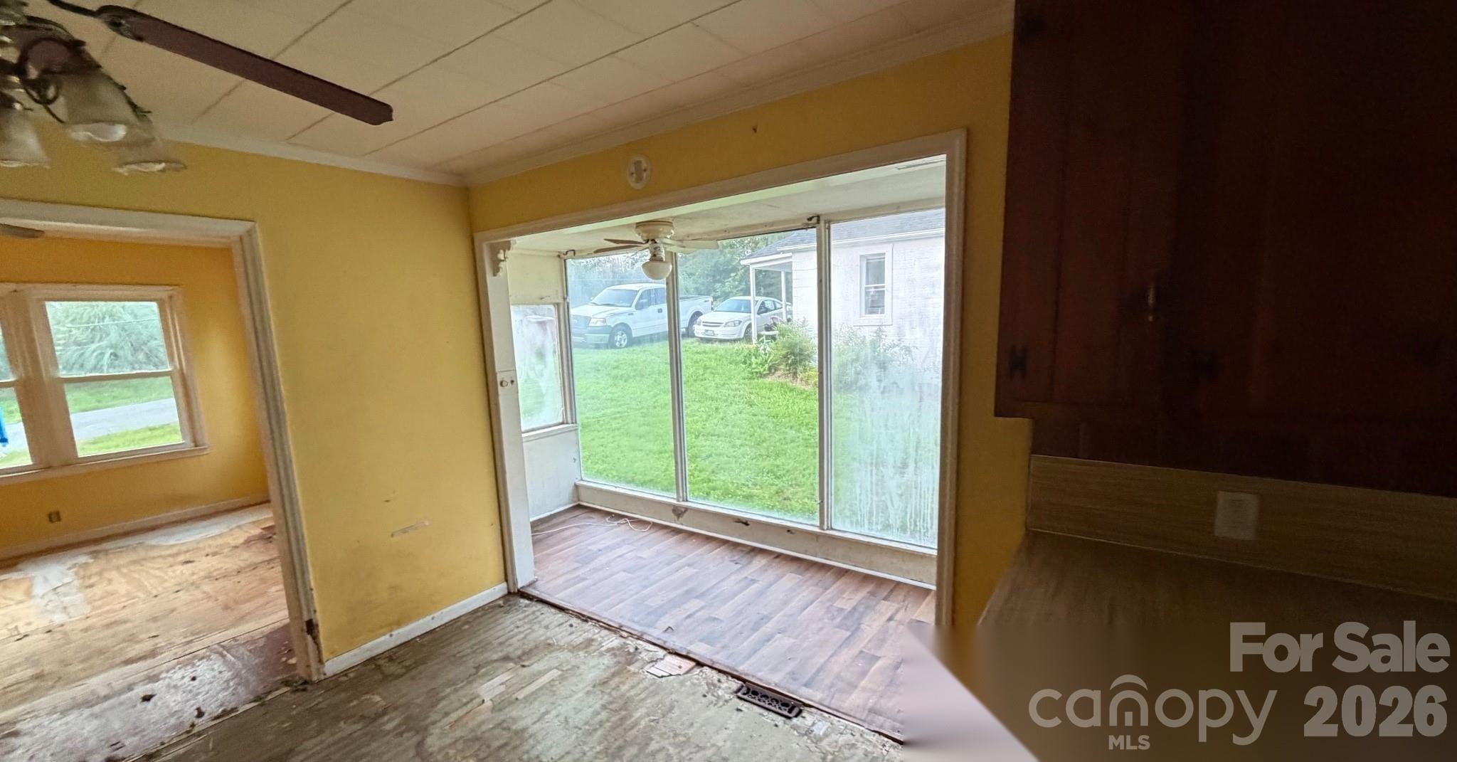 803 S Grove Street Property Photo 11