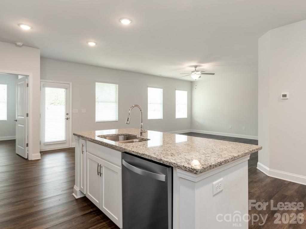 4512 Grove Manor Drive Property Photo 6