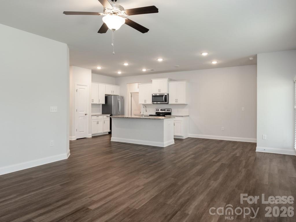 4512 Grove Manor Drive Property Photo 8