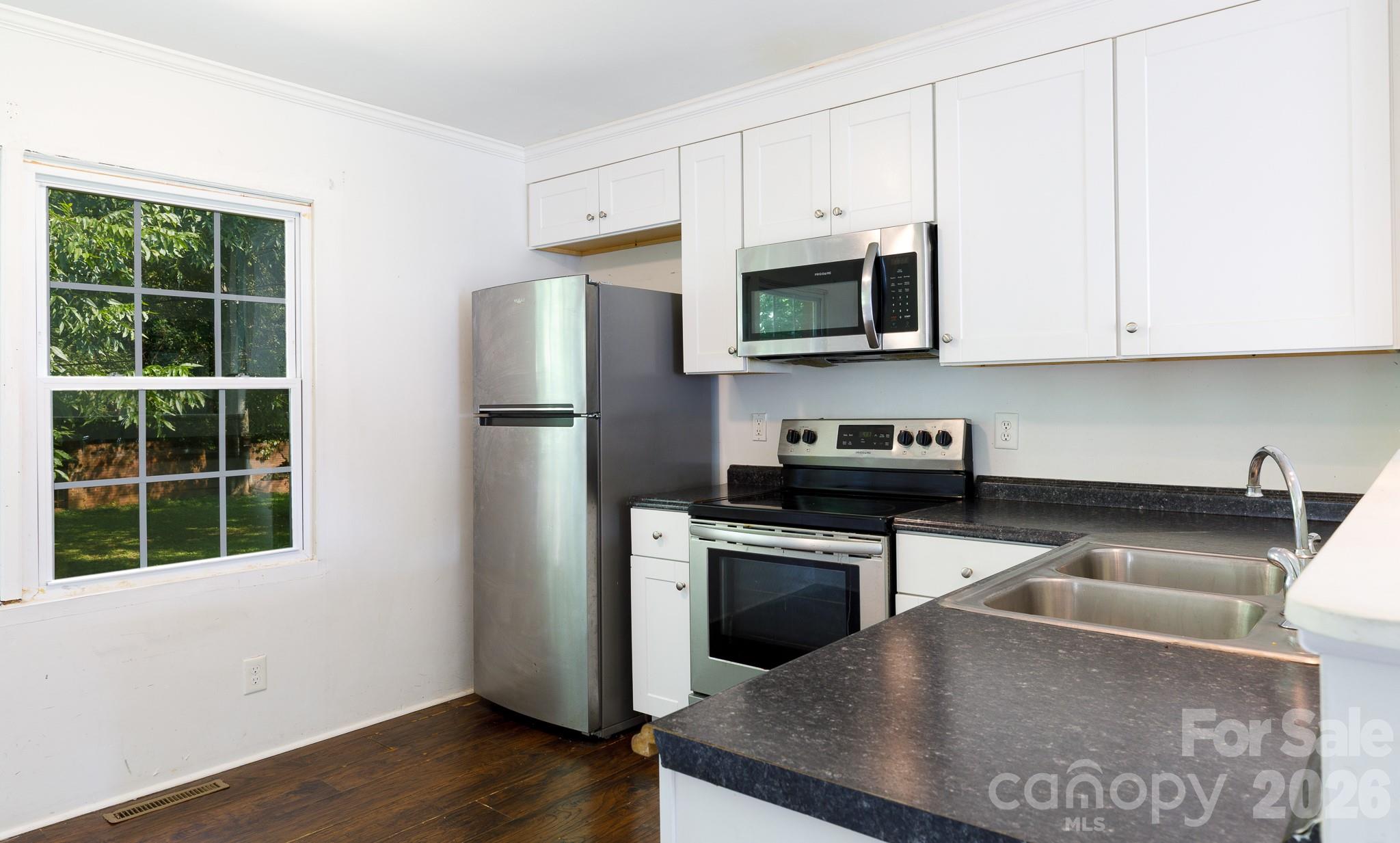 731 Level Street Property Photo 7