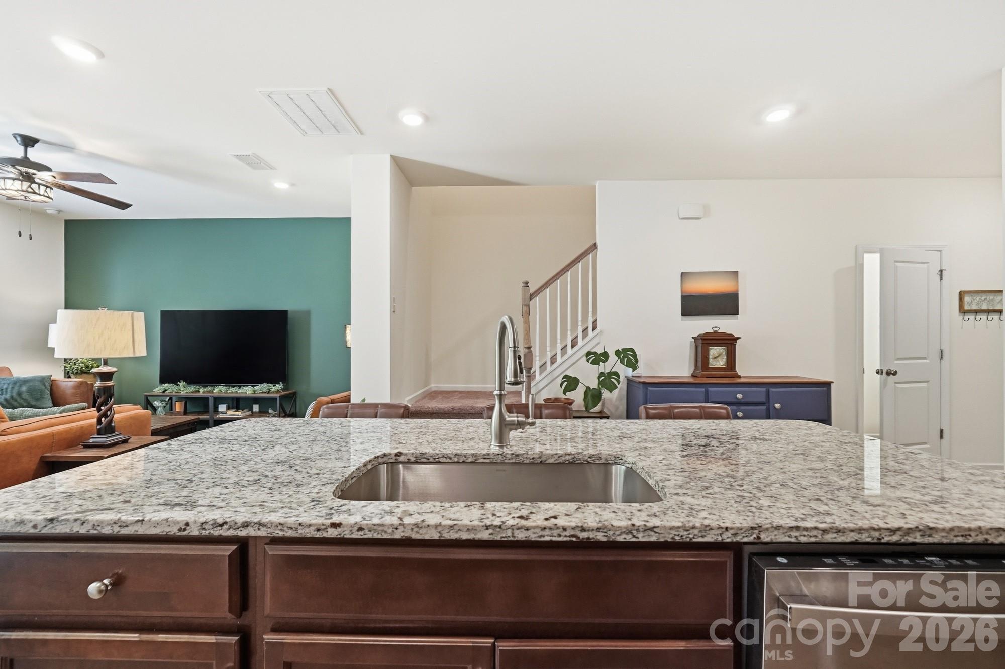 5243 Maynard Hill Drive Property Photo 6