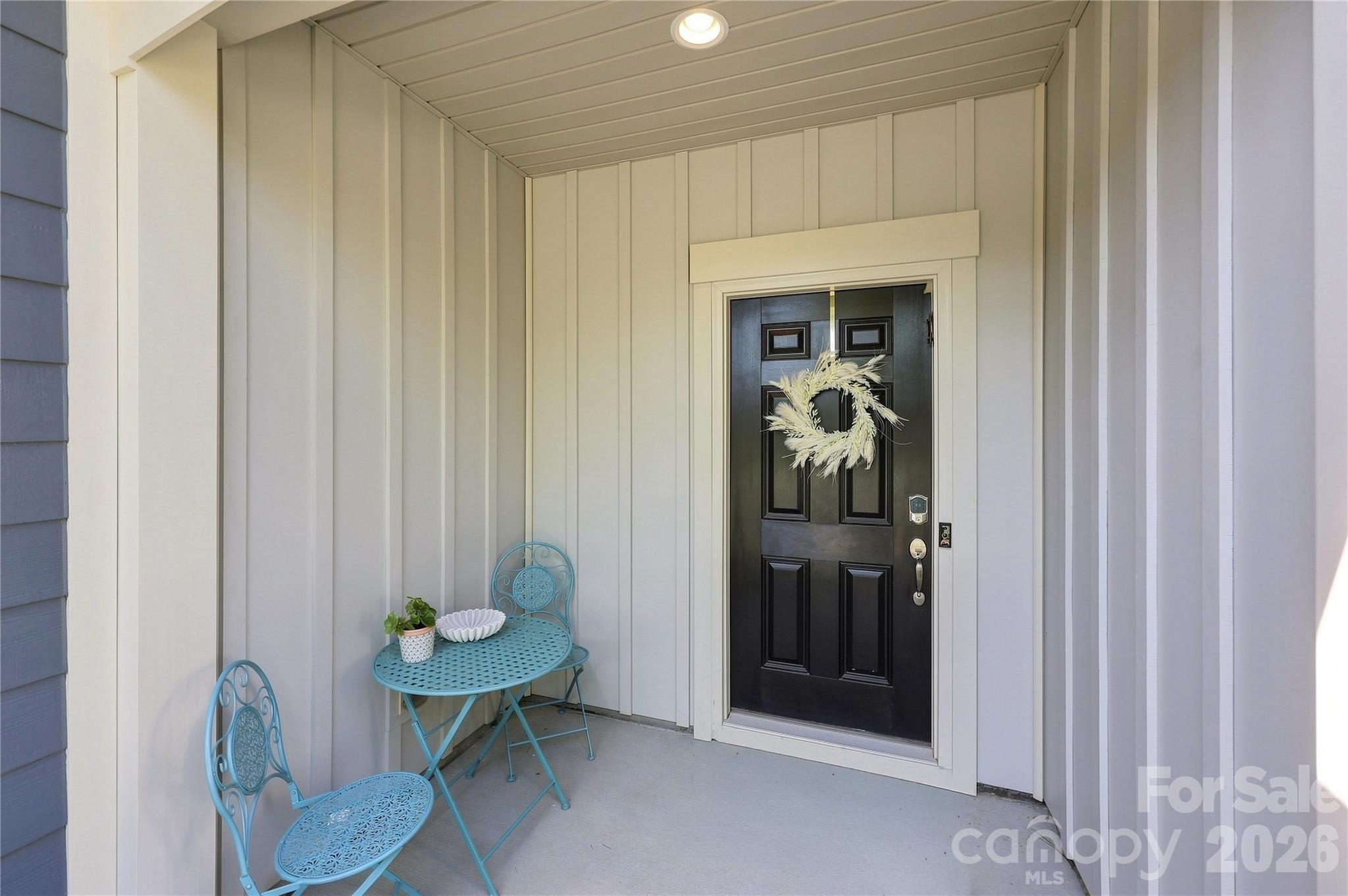 689 Birchway Drive Property Photo 4