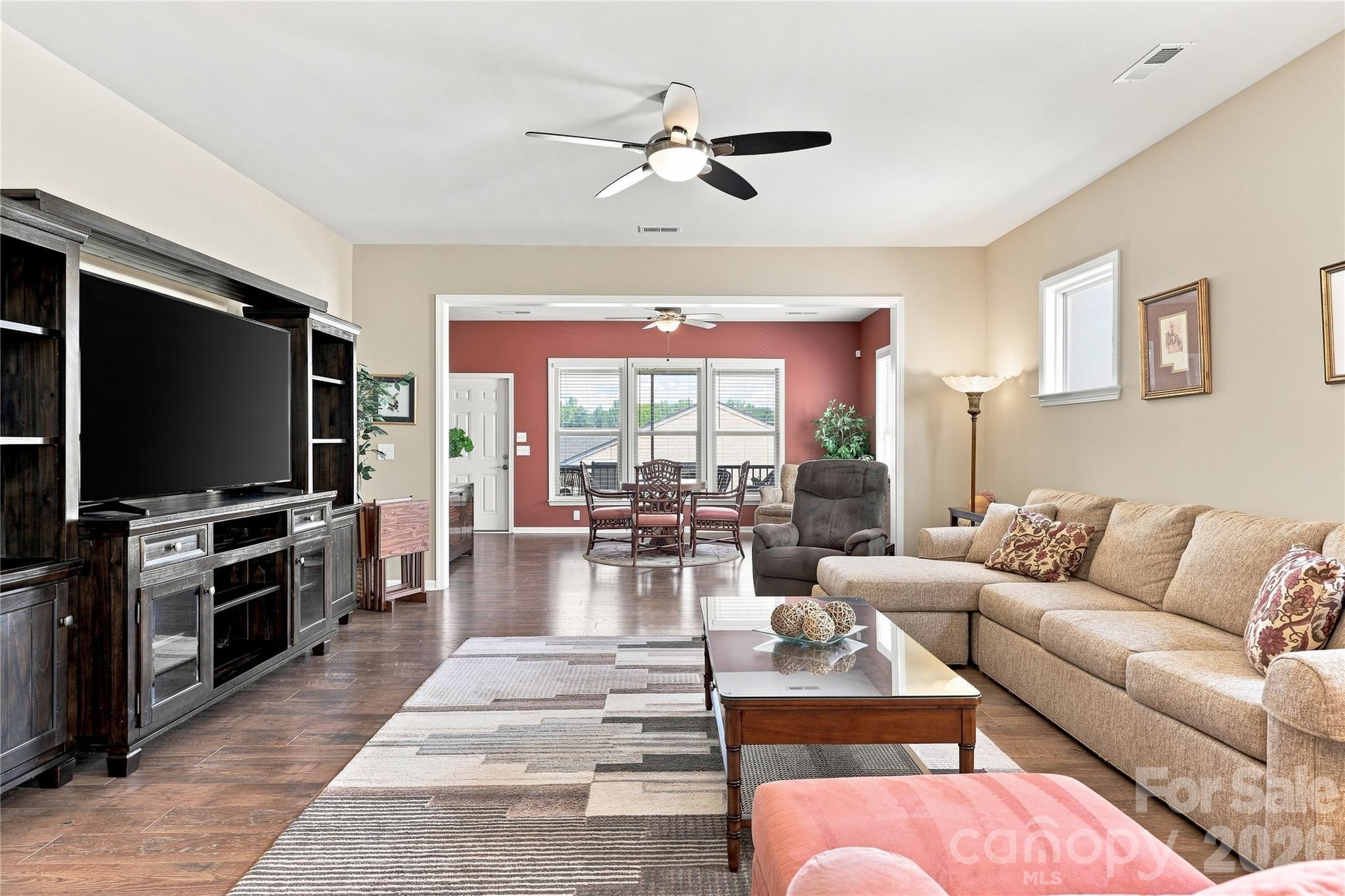 689 Birchway Drive Property Photo 14