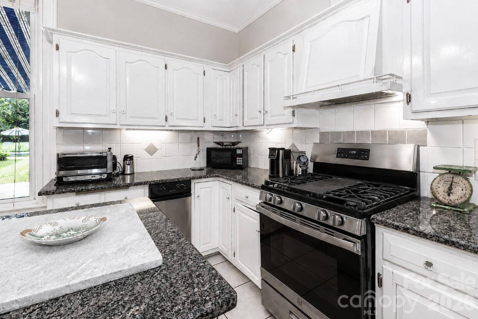 804 E Broad Street Property Photo 17