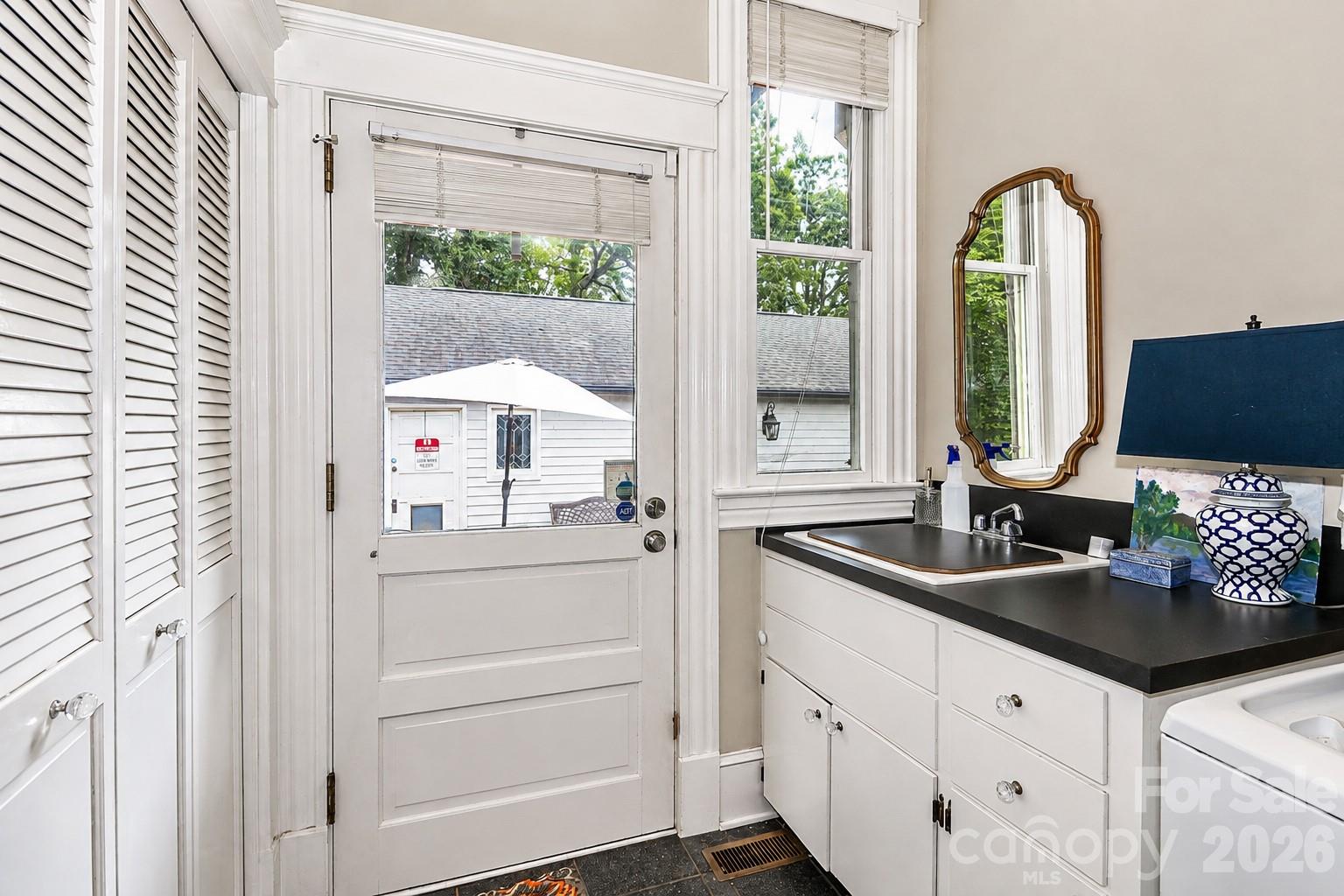 804 E Broad Street Property Photo 25