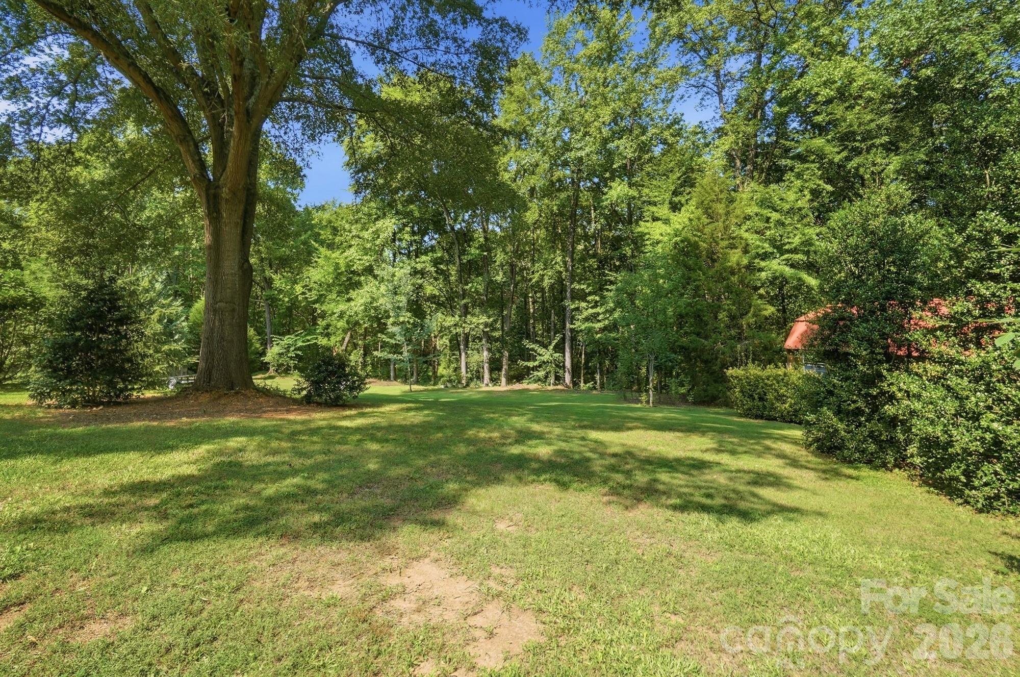 2818 Castlebrook Drive Property Photo 3