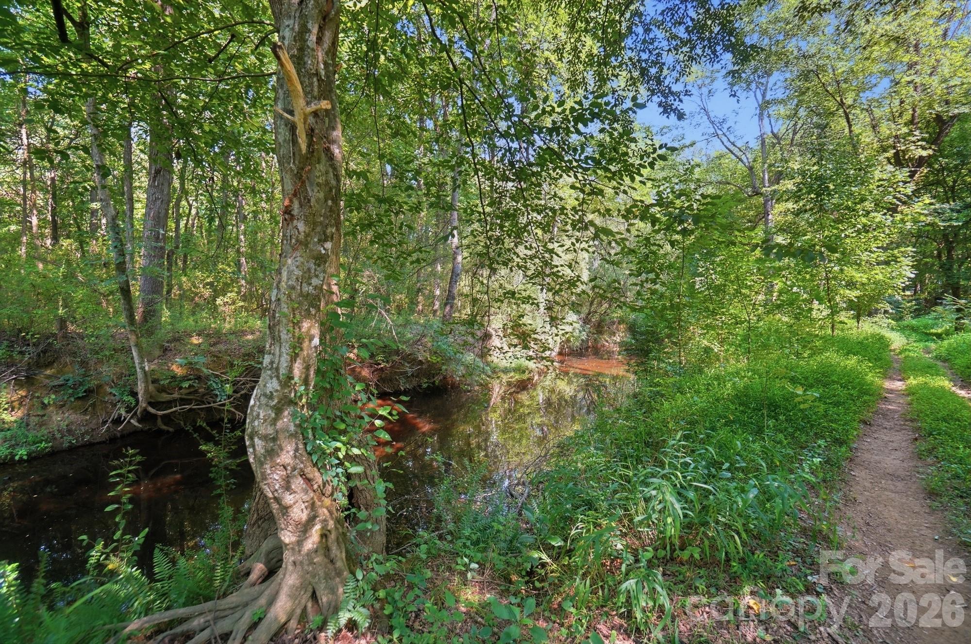 2818 Castlebrook Drive Property Photo 4