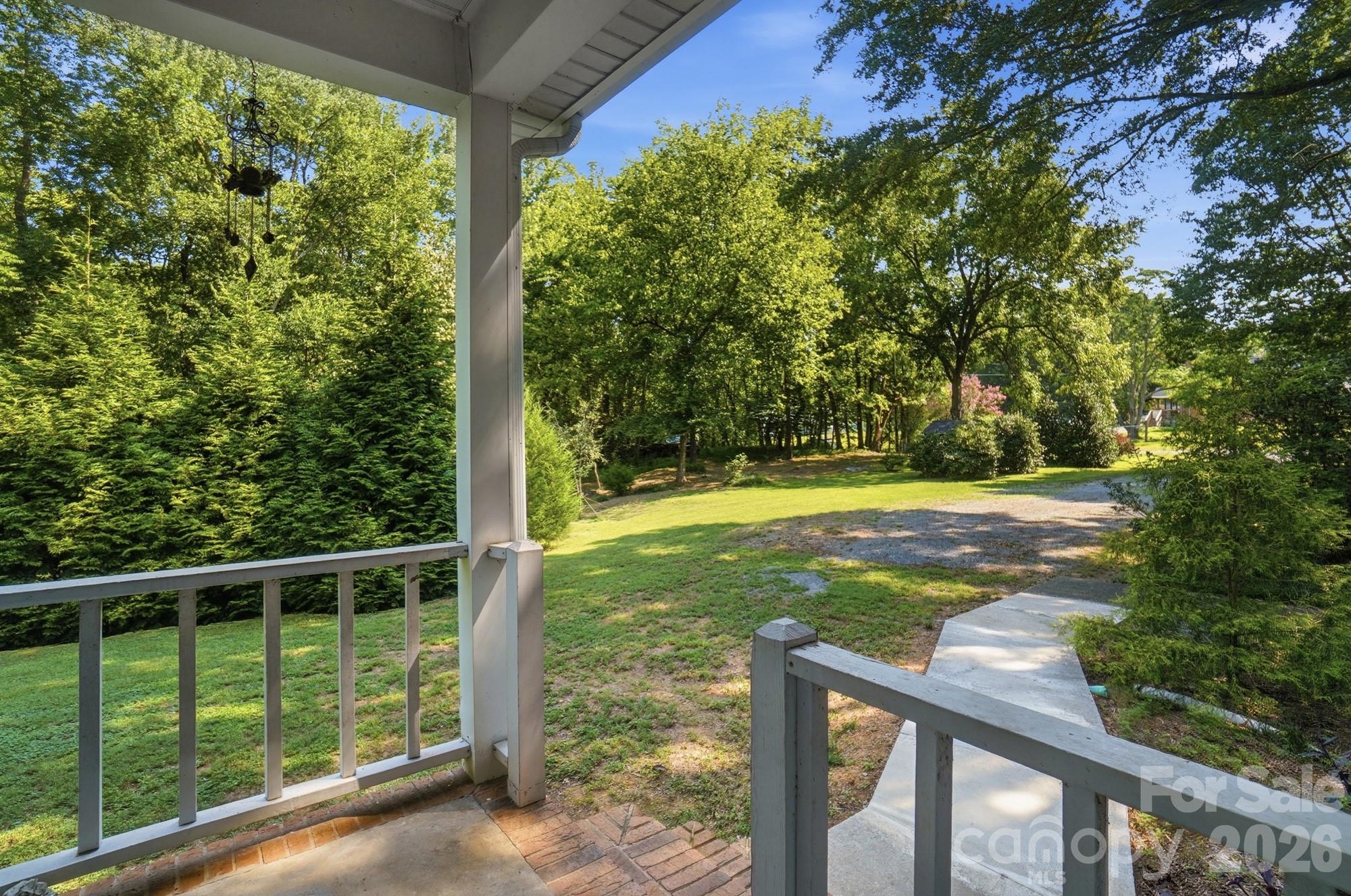 2818 Castlebrook Drive Property Photo 5