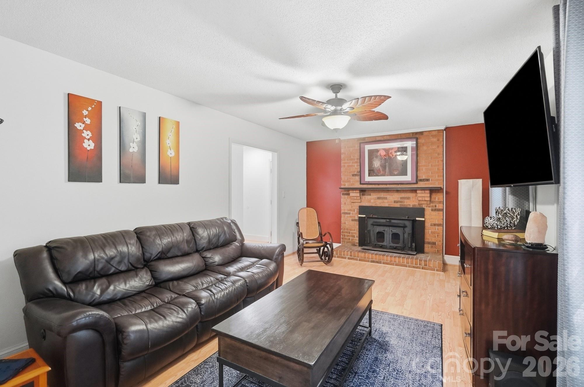 2818 Castlebrook Drive Property Photo 9