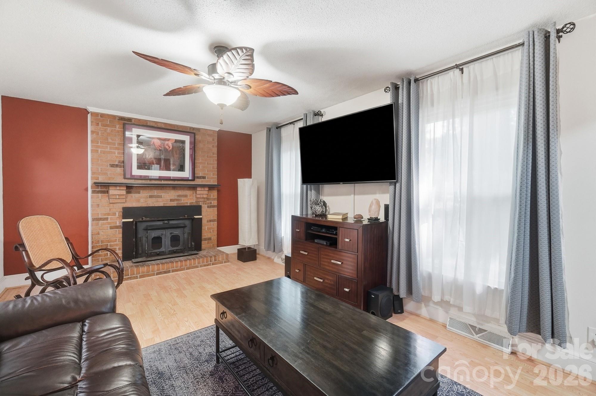 2818 Castlebrook Drive Property Photo 11