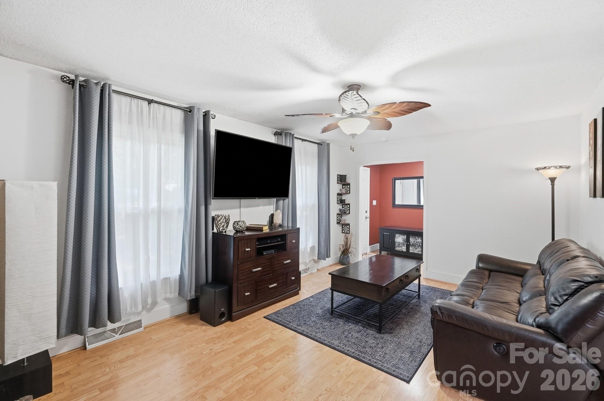 2818 Castlebrook Drive Property Photo 12