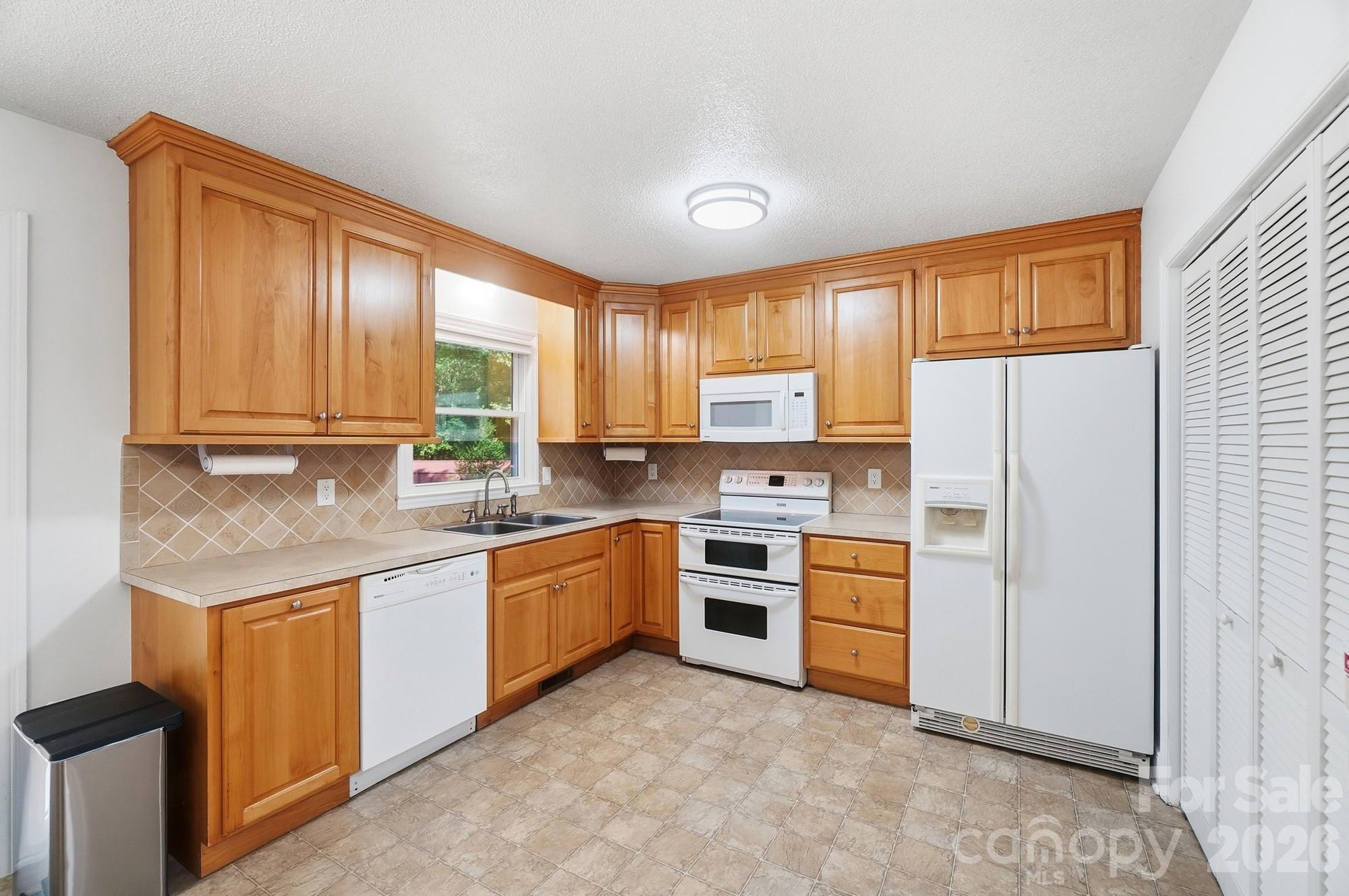 2818 Castlebrook Drive Property Photo 16