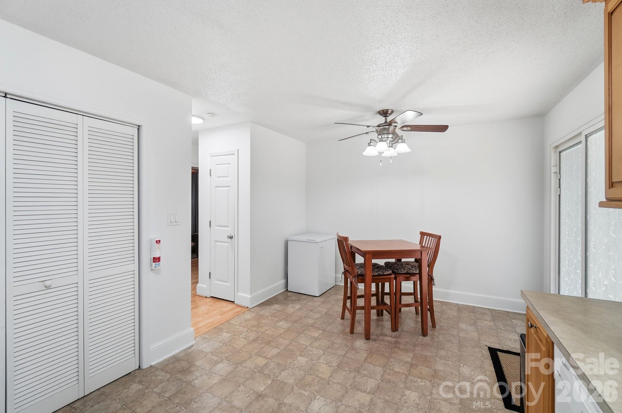 2818 Castlebrook Drive Property Photo 20