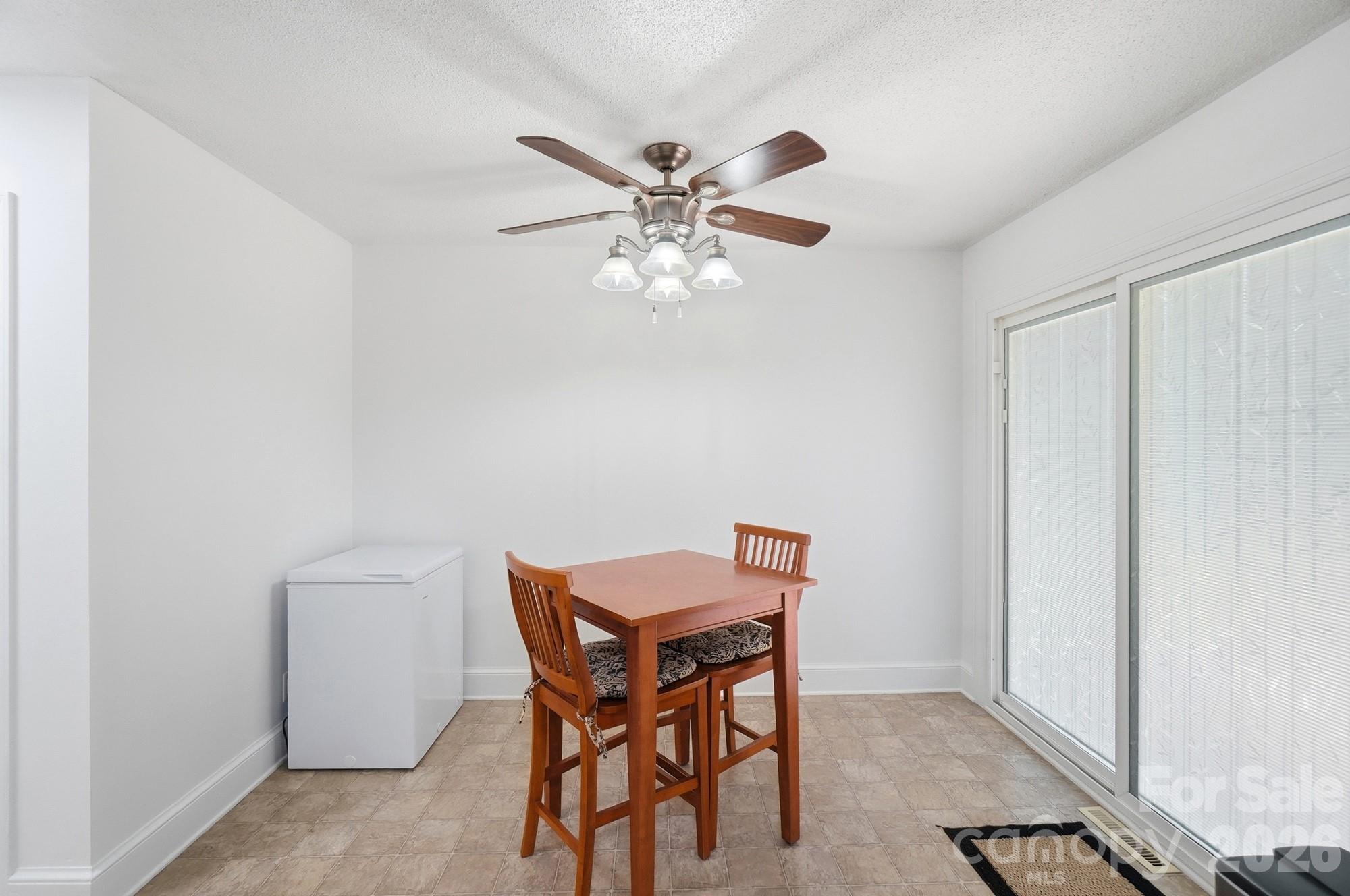 2818 Castlebrook Drive Property Photo 21