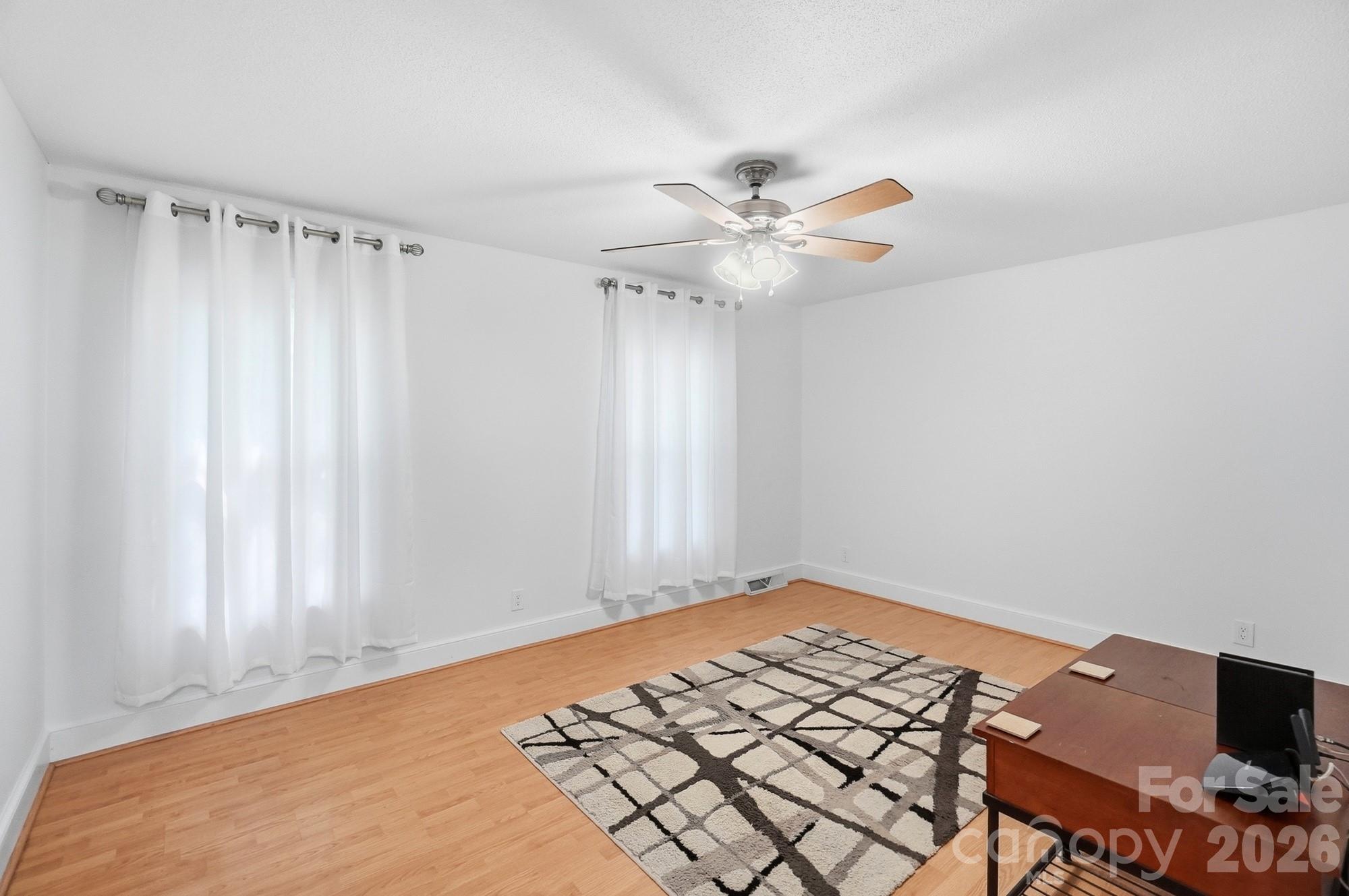 2818 Castlebrook Drive Property Photo 34