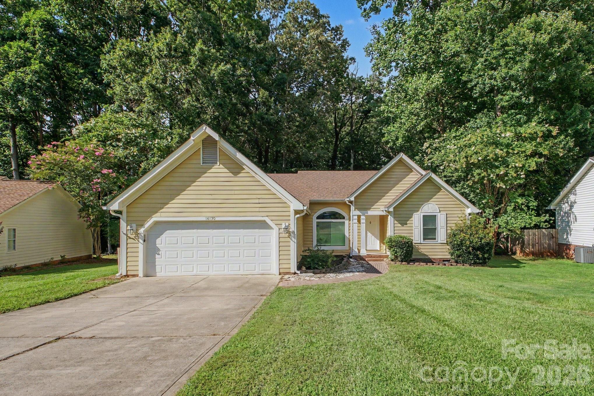 16130 Amber Field Drive Property Photo 1