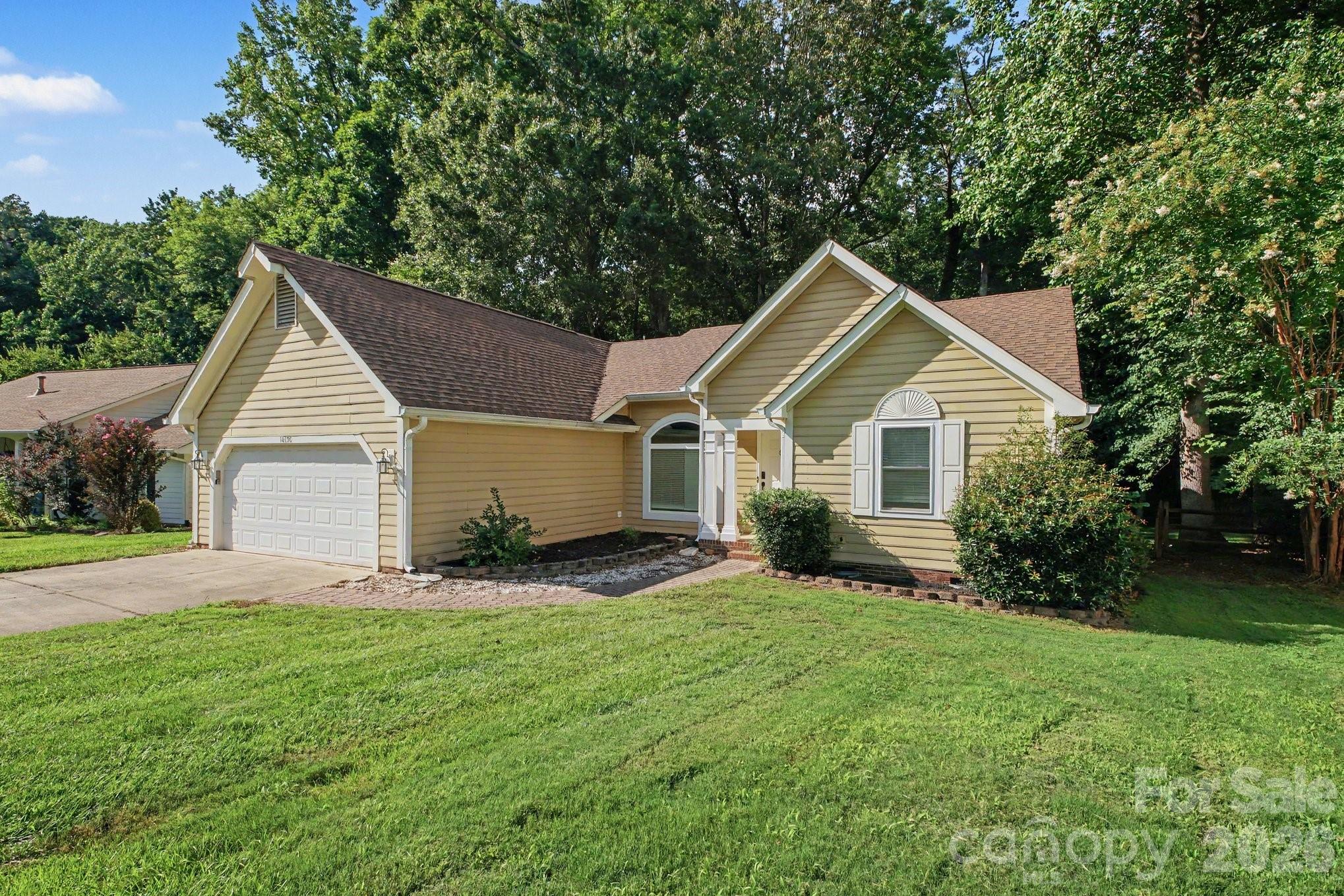 16130 Amber Field Drive Property Photo 2
