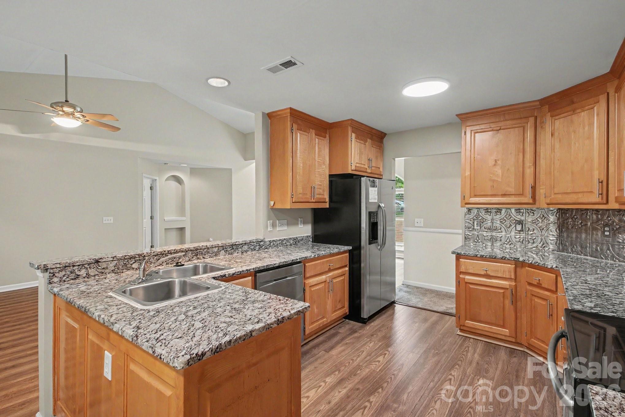 16130 Amber Field Drive Property Photo 9