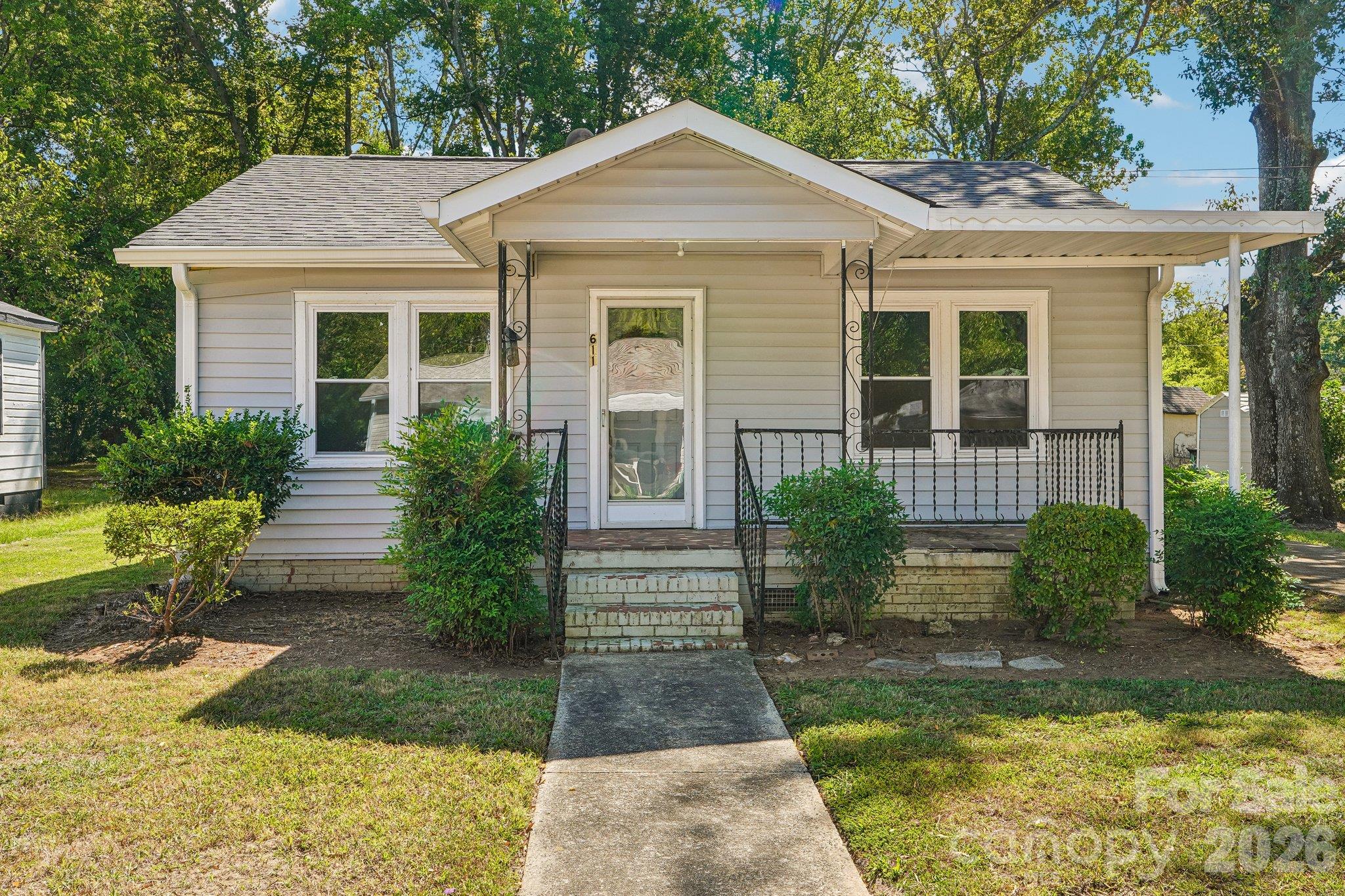 611 Clarinda Street Property Photo 1