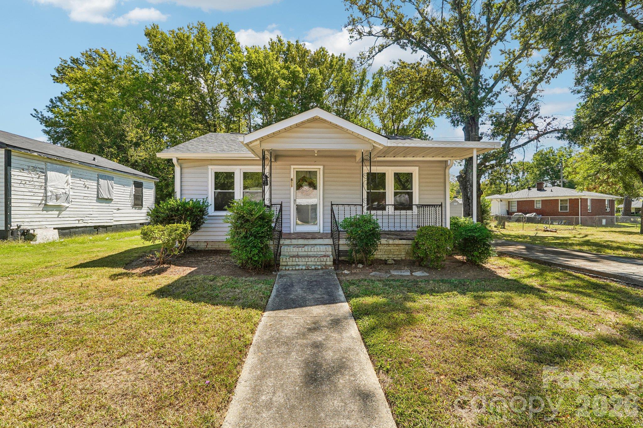 611 Clarinda Street Property Photo 3