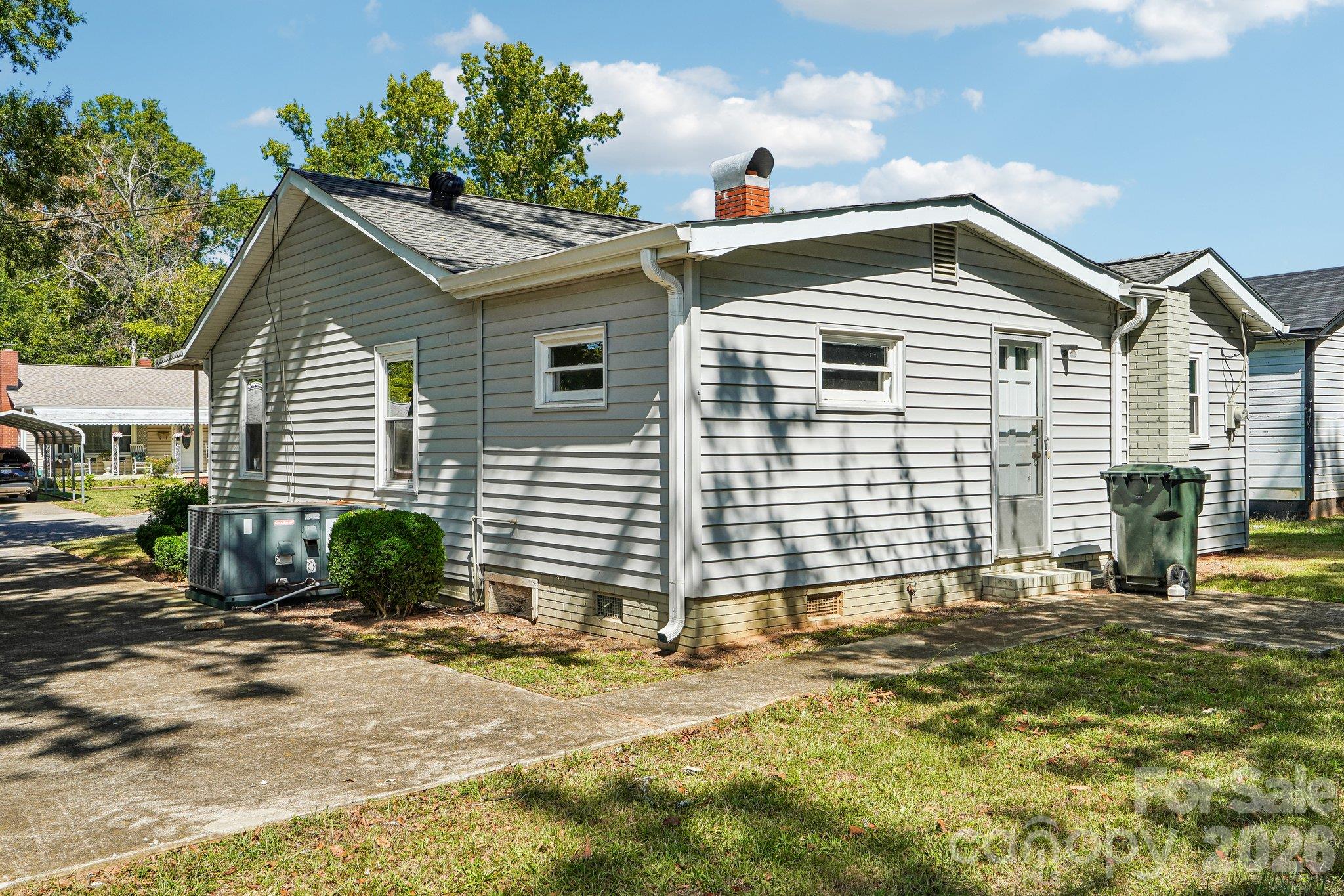 611 Clarinda Street Property Photo 5