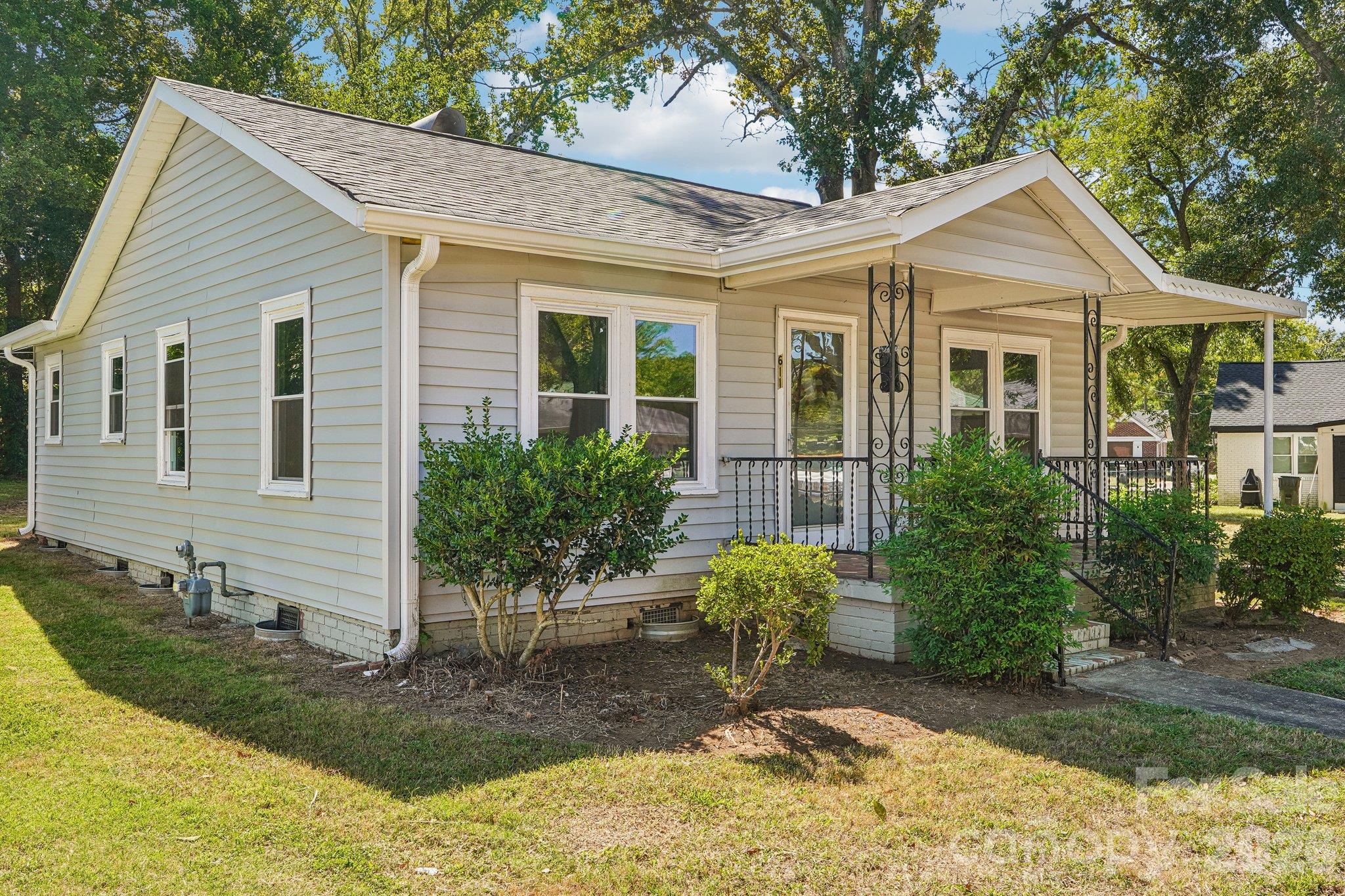 611 Clarinda Street Property Photo 6
