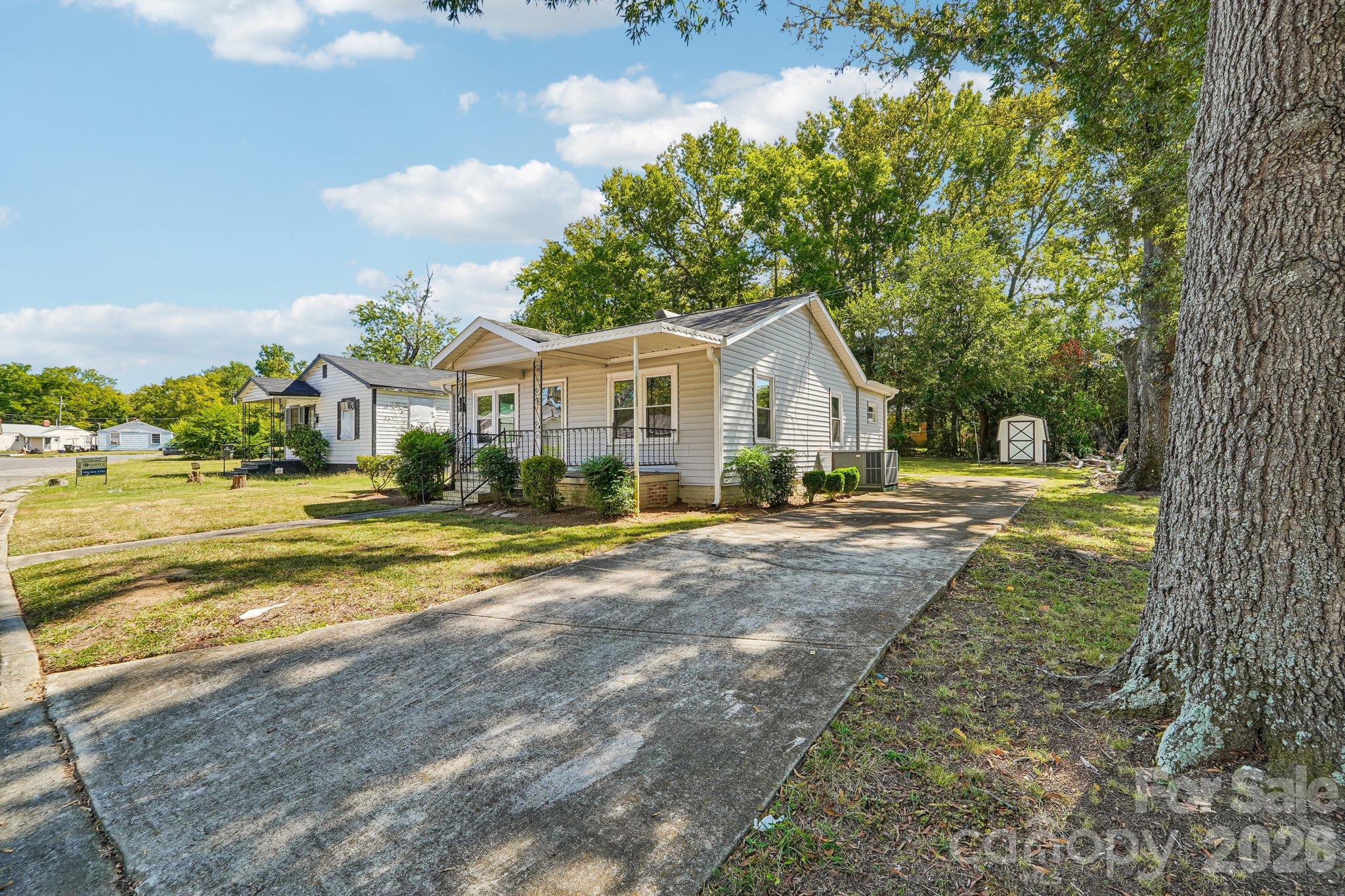 611 Clarinda Street Property Photo 7