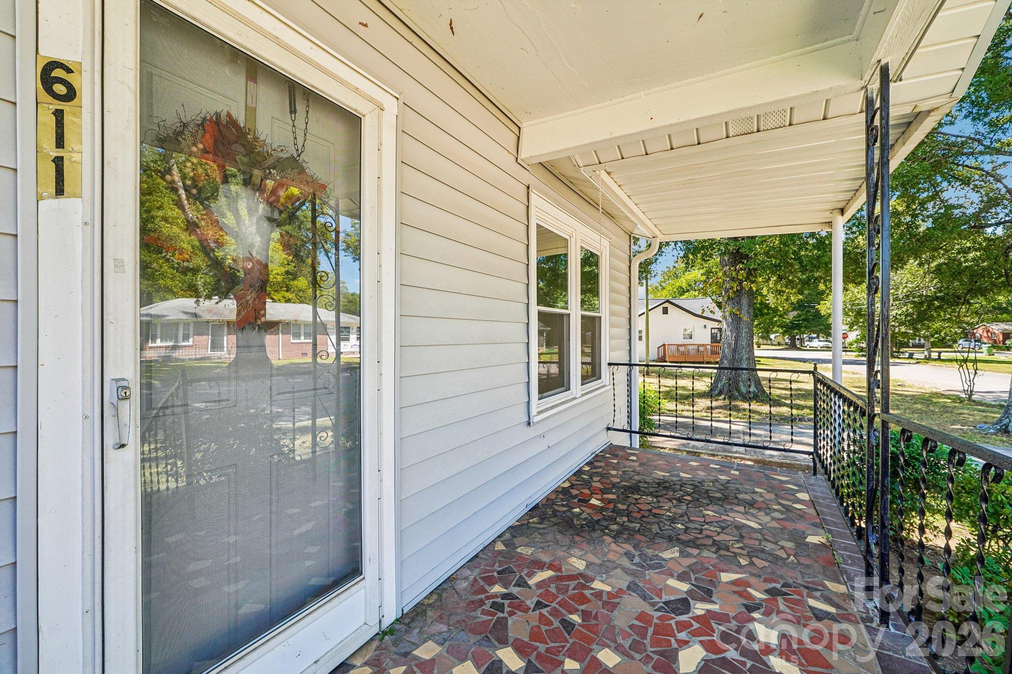 611 Clarinda Street Property Photo 8