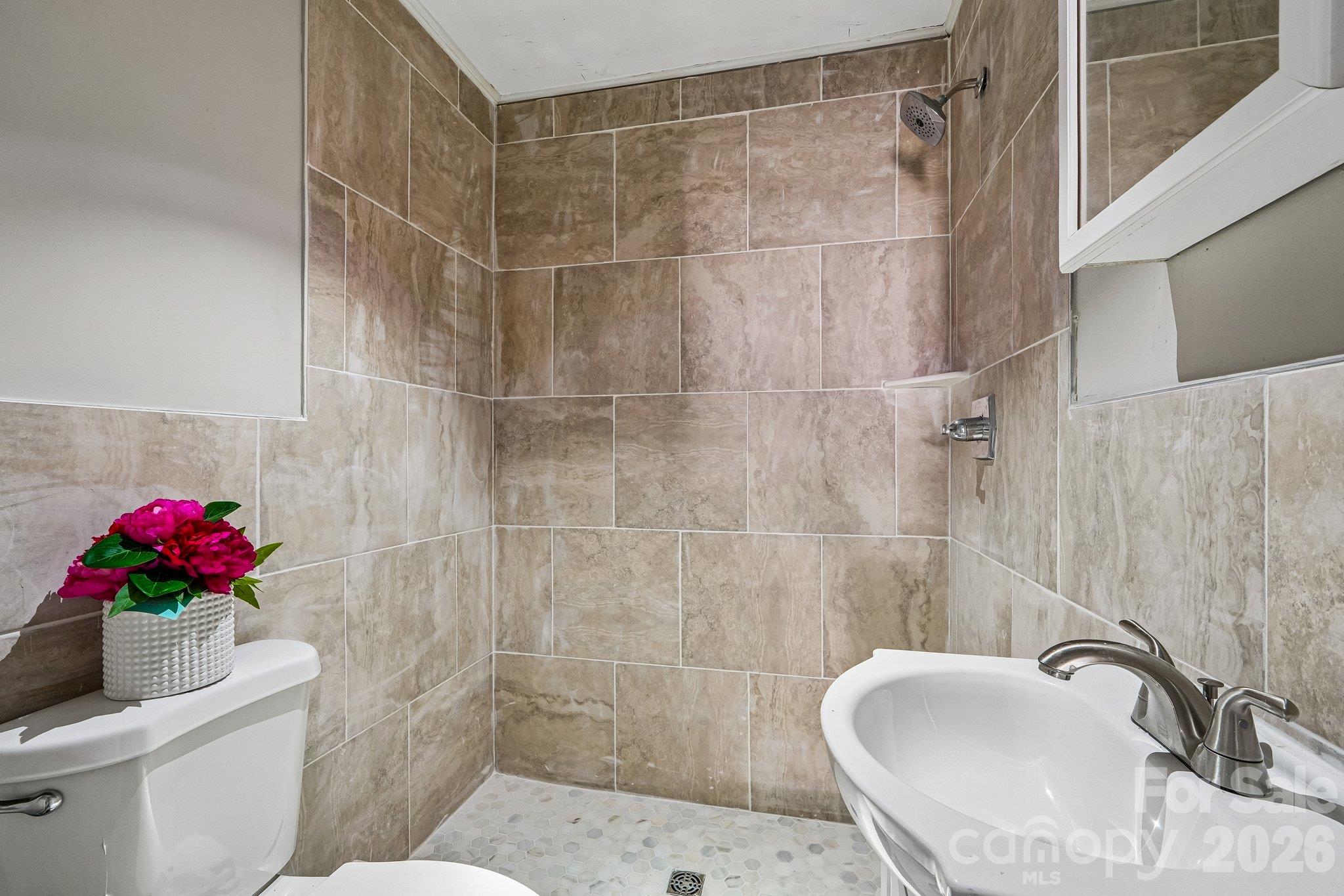 611 Clarinda Street Property Photo 18
