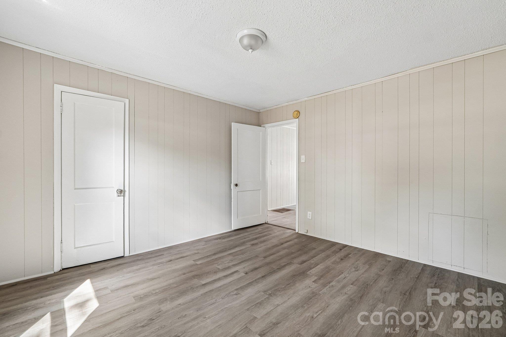 611 Clarinda Street Property Photo 22