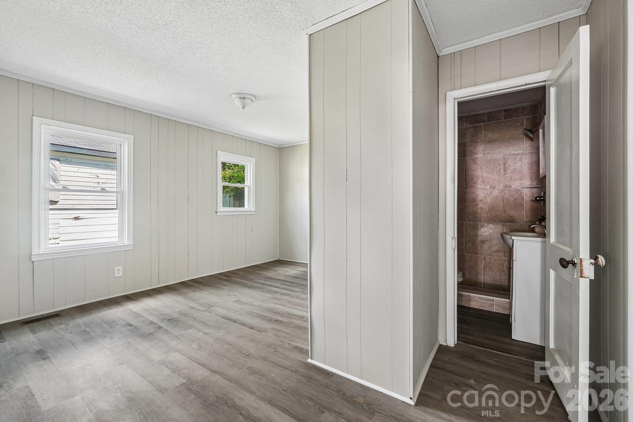 611 Clarinda Street Property Photo 23