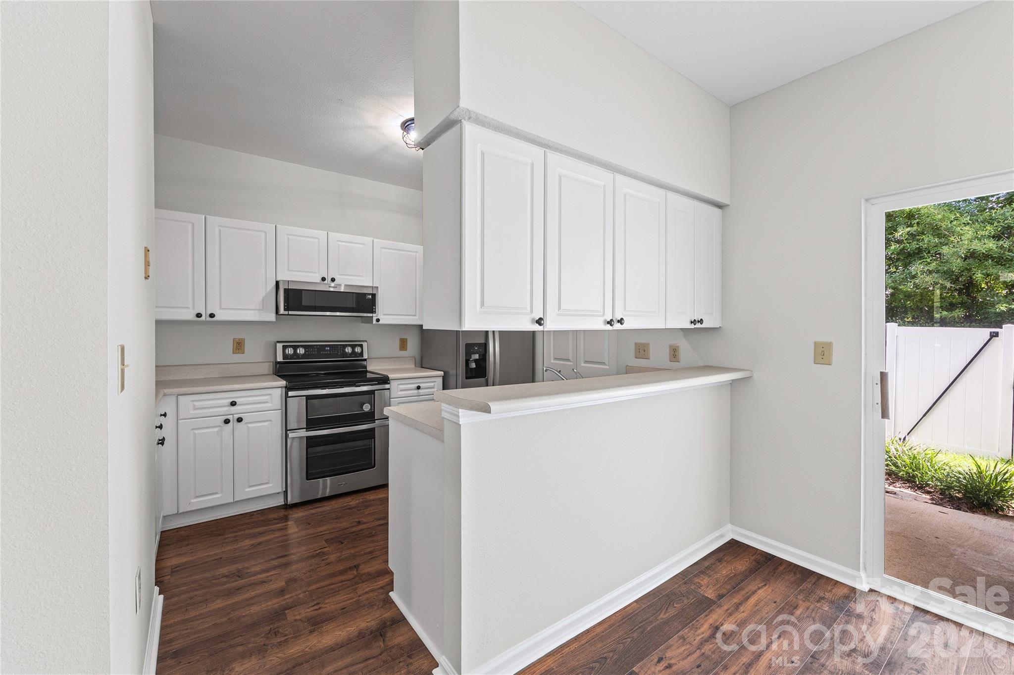 711 Stone Village Drive Property Photo 10