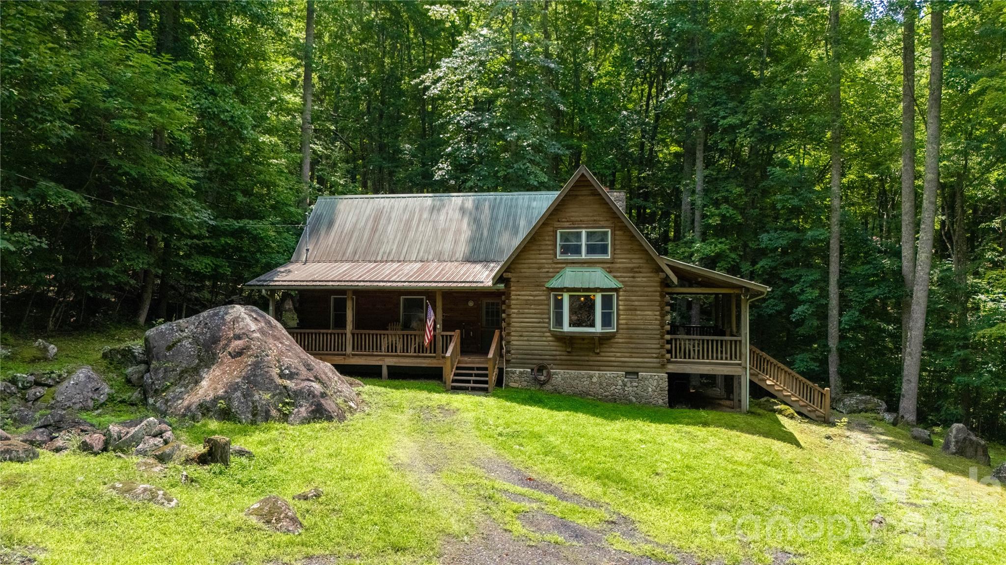 400 Amber Drive Property Photo 4