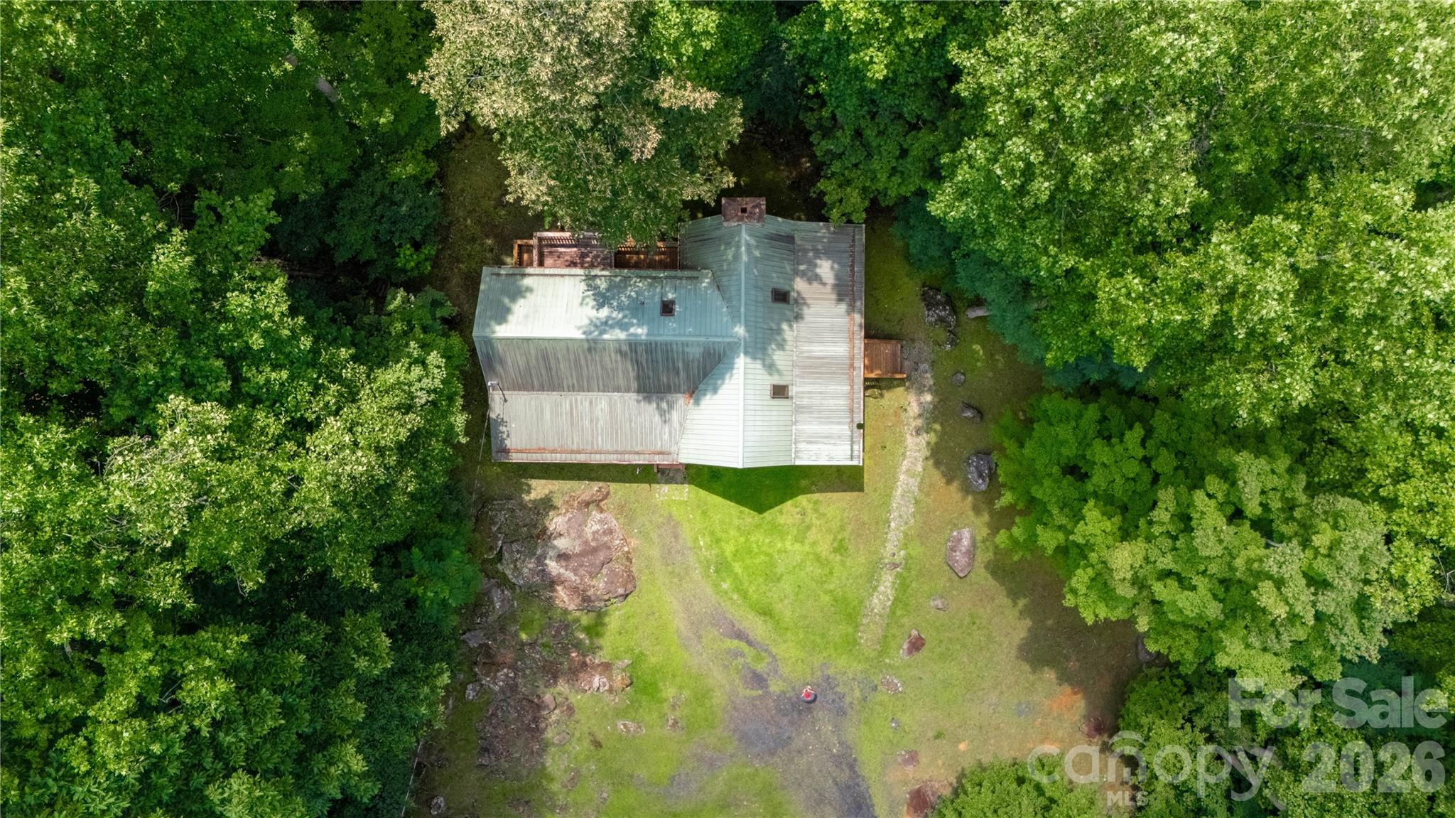 400 Amber Drive Property Photo 7