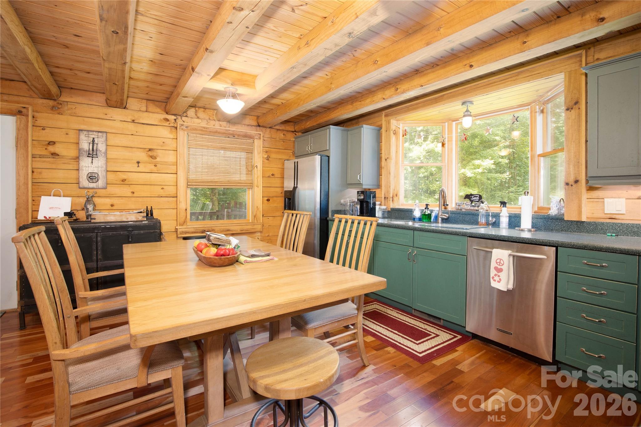 400 Amber Drive Property Photo 16
