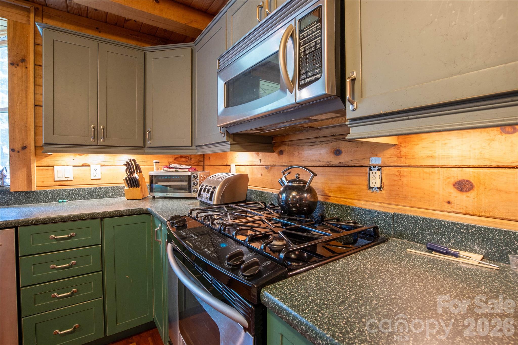 400 Amber Drive Property Photo 17