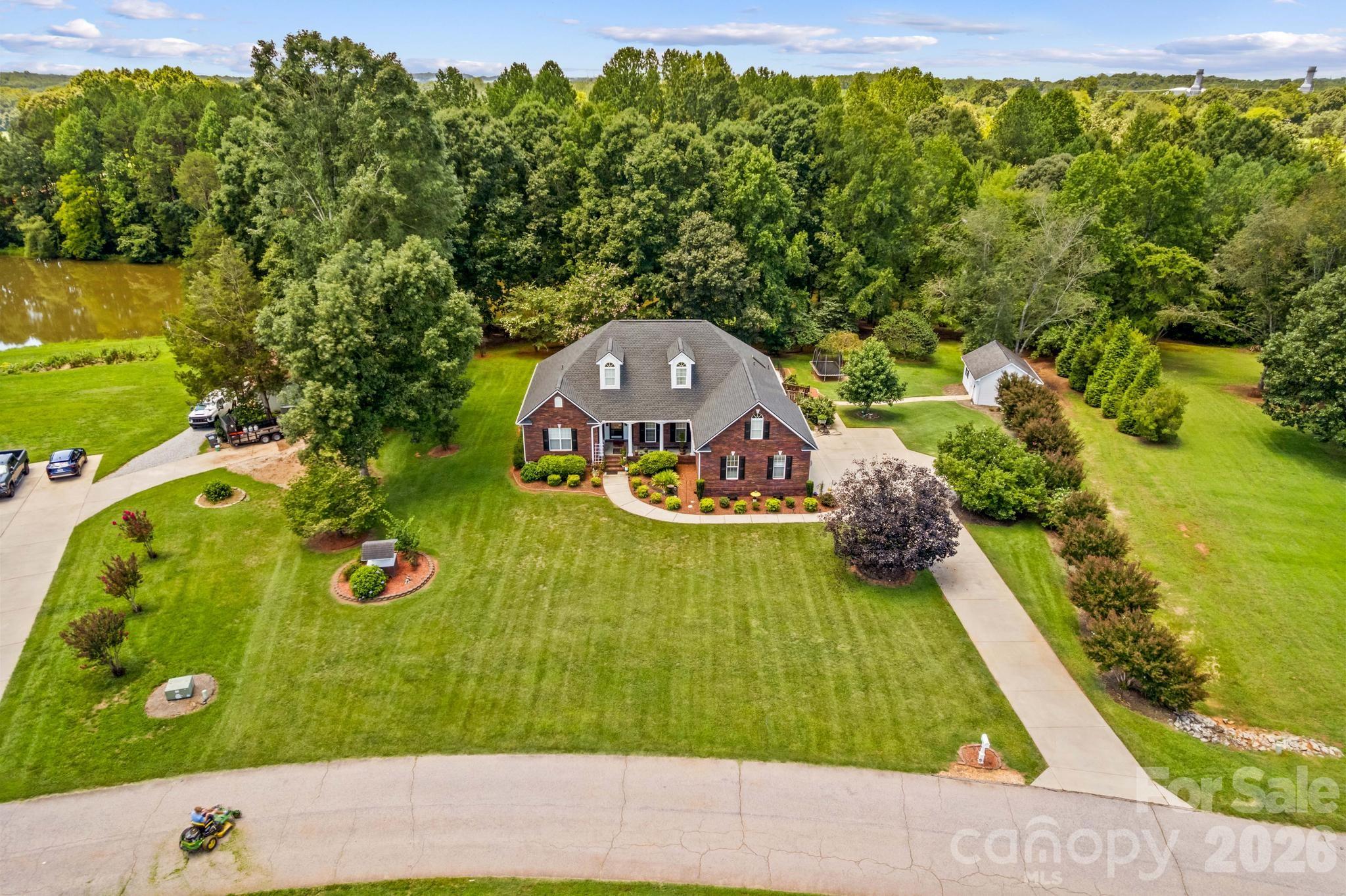 276 Falcon Crest Lane Property Photo 4
