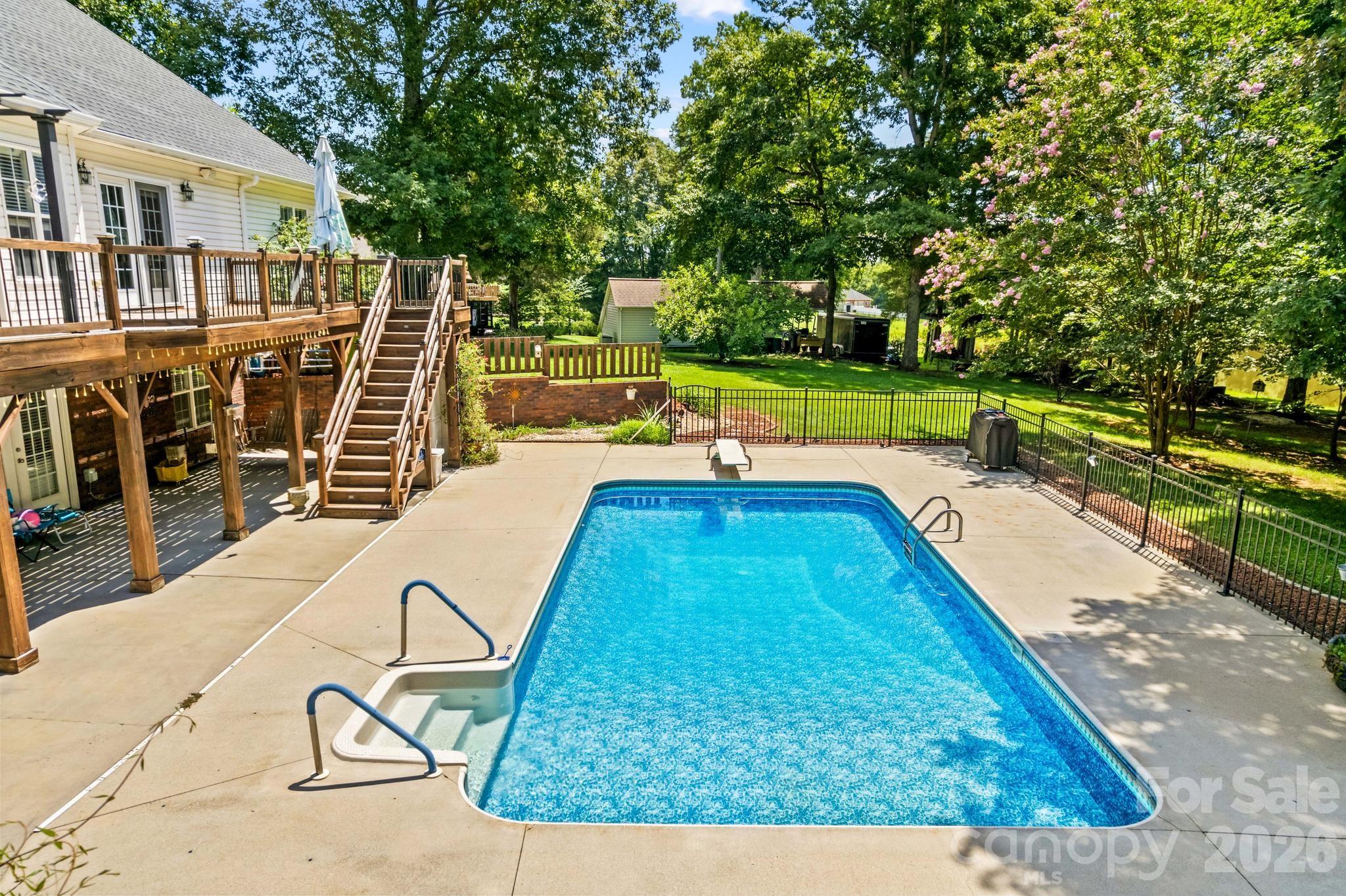 276 Falcon Crest Lane Property Photo 32