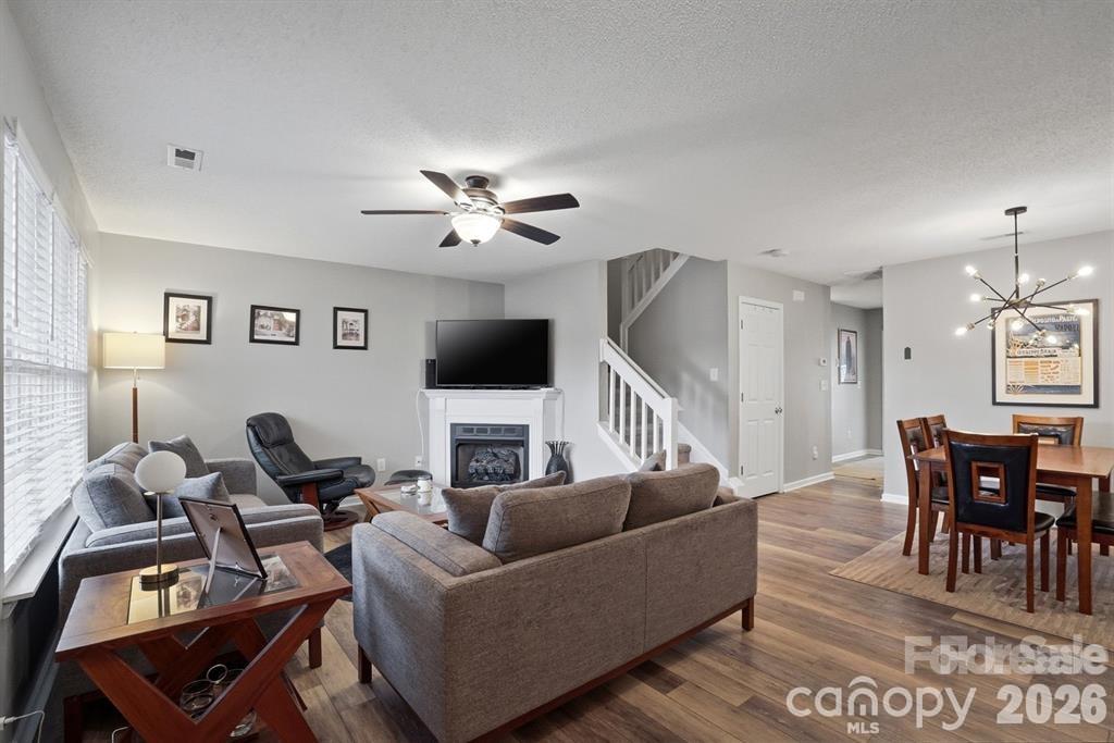 12350 Hennigan Place Lane Property Photo 2