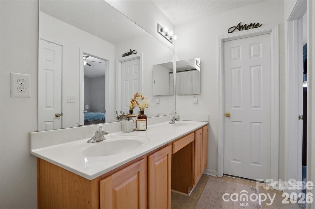 12350 Hennigan Place Lane Property Photo 8